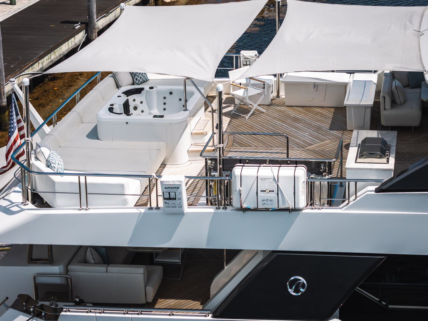 2023 Ocean Alexander 27R - photo 3