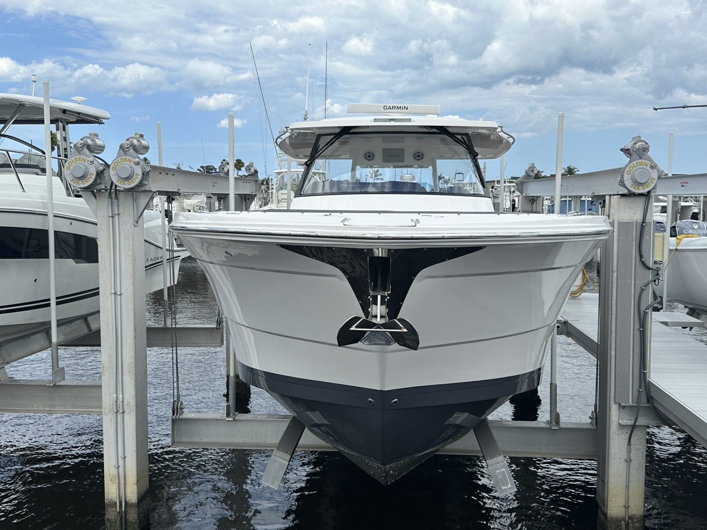 2025 Regal 38 SAV - photo 2