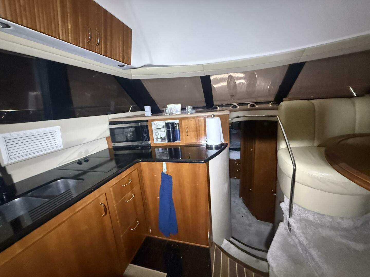 2004 Carver 460 voyager - photo 3
