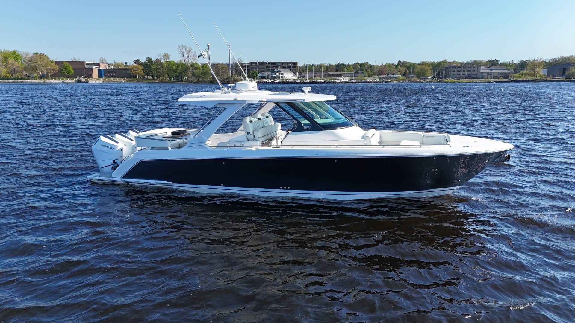 2024 Tiara Yachts 38 LS - photo 1