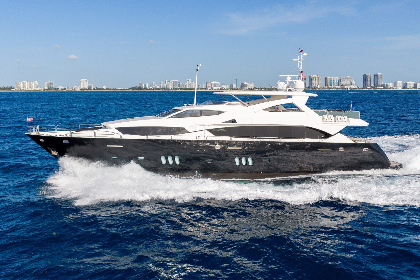 2010 Sunseeker 34 Metre Yacht "Deep Sea" - photo 2
