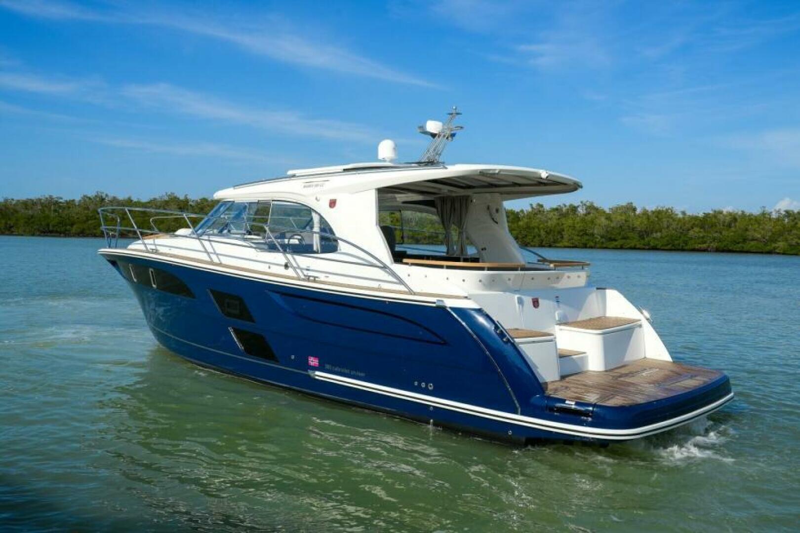 2026 Marex 360 Cabriolet Cruiser - photo 3