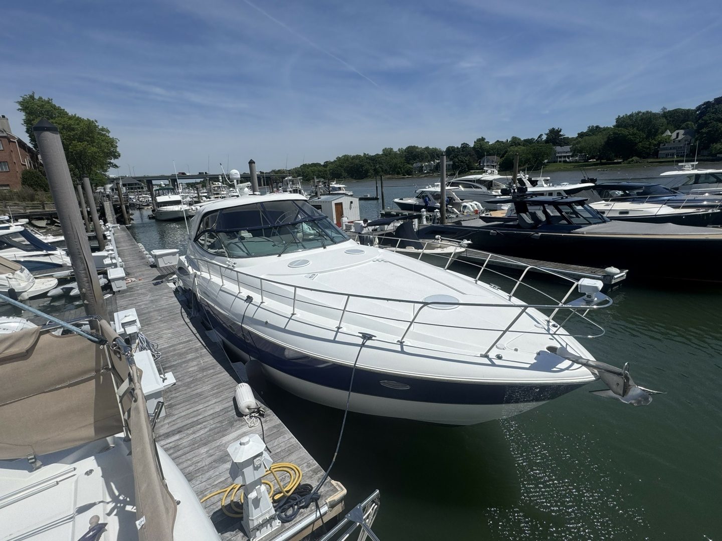 2006 Cruisers Yachts 520 Express - photo 2
