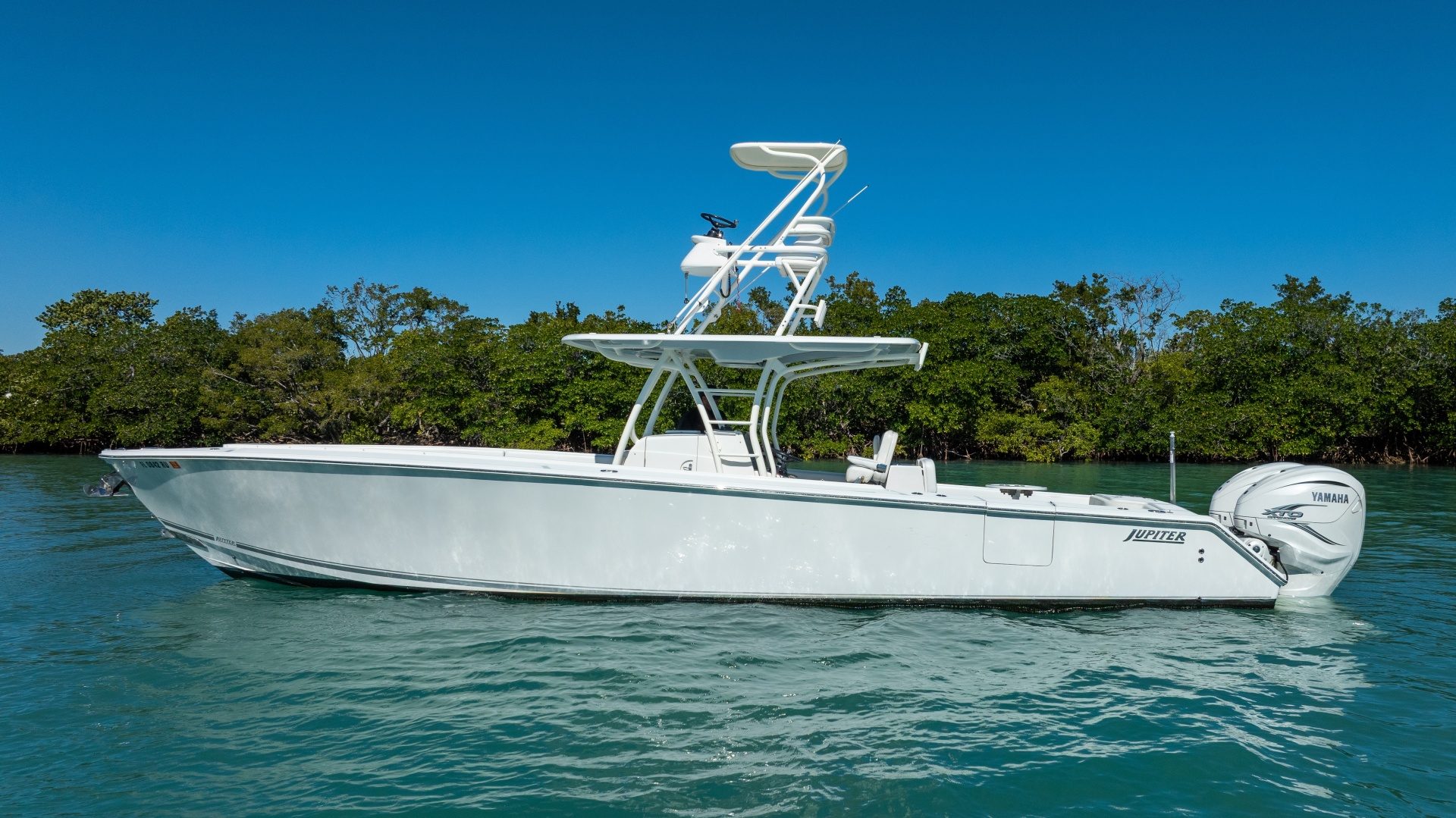 2019 Jupiter 38 HFS "Warrior" - photo 2