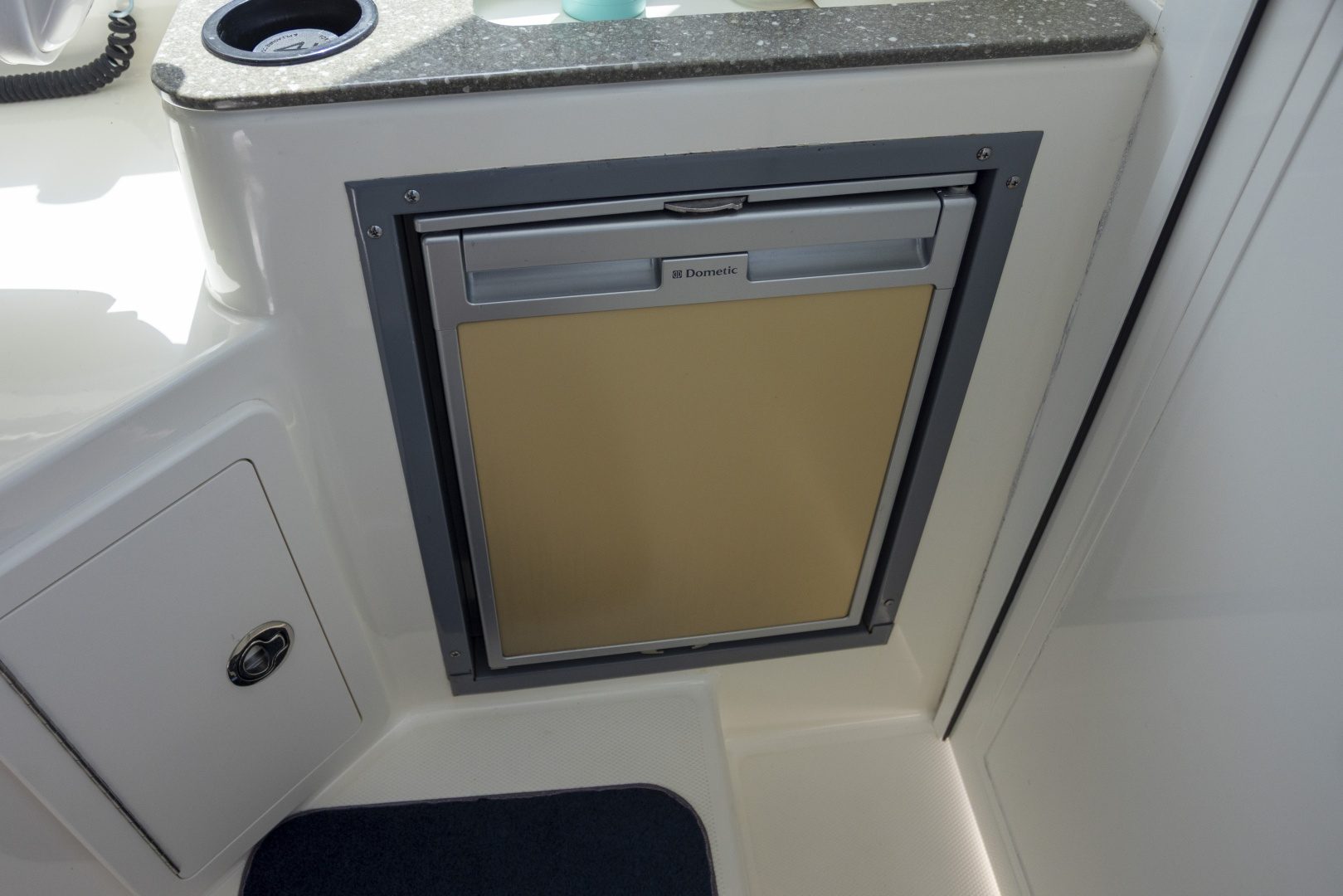 2014 Boston Whaler 315 Conquest - photo 3