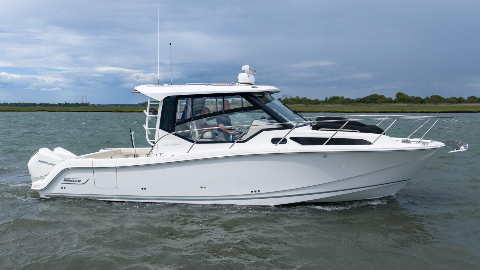 2020 Boston Whaler 325 Conquest - photo 2