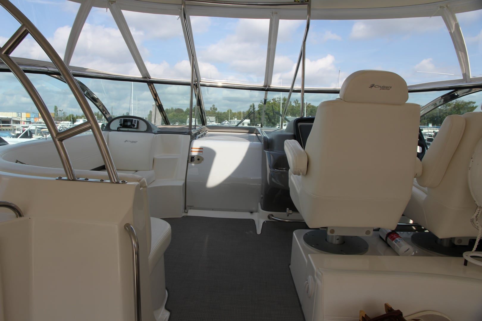 2007 Cruisers Yachts 520 EXPRESS - photo 3