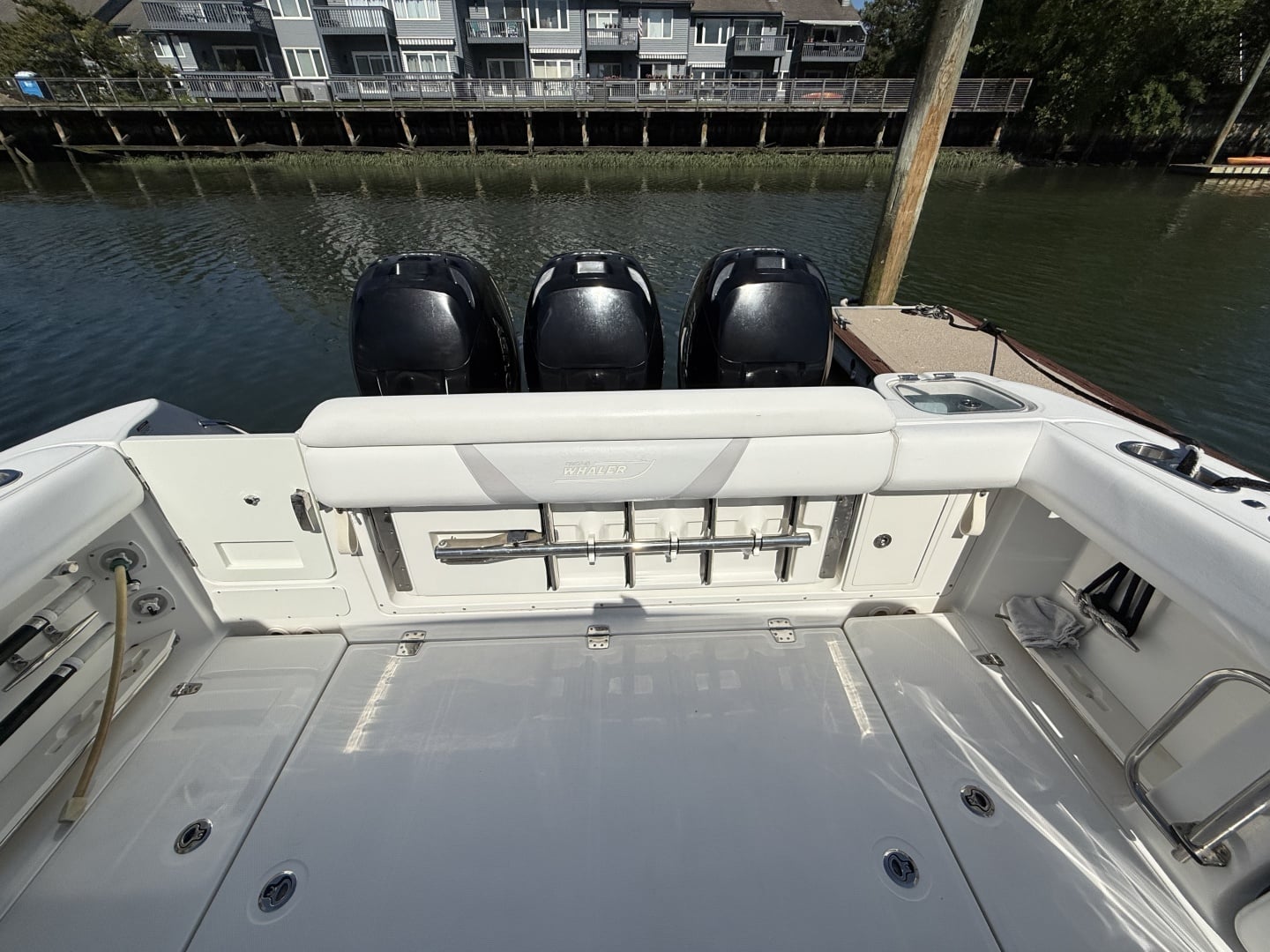 2016 Boston Whaler - photo 3