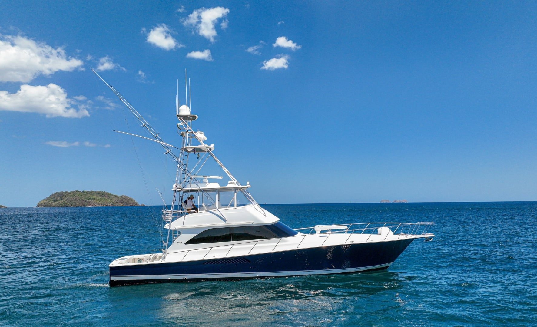 2005 Viking 61 Convertible "Honey Girl" - photo 1