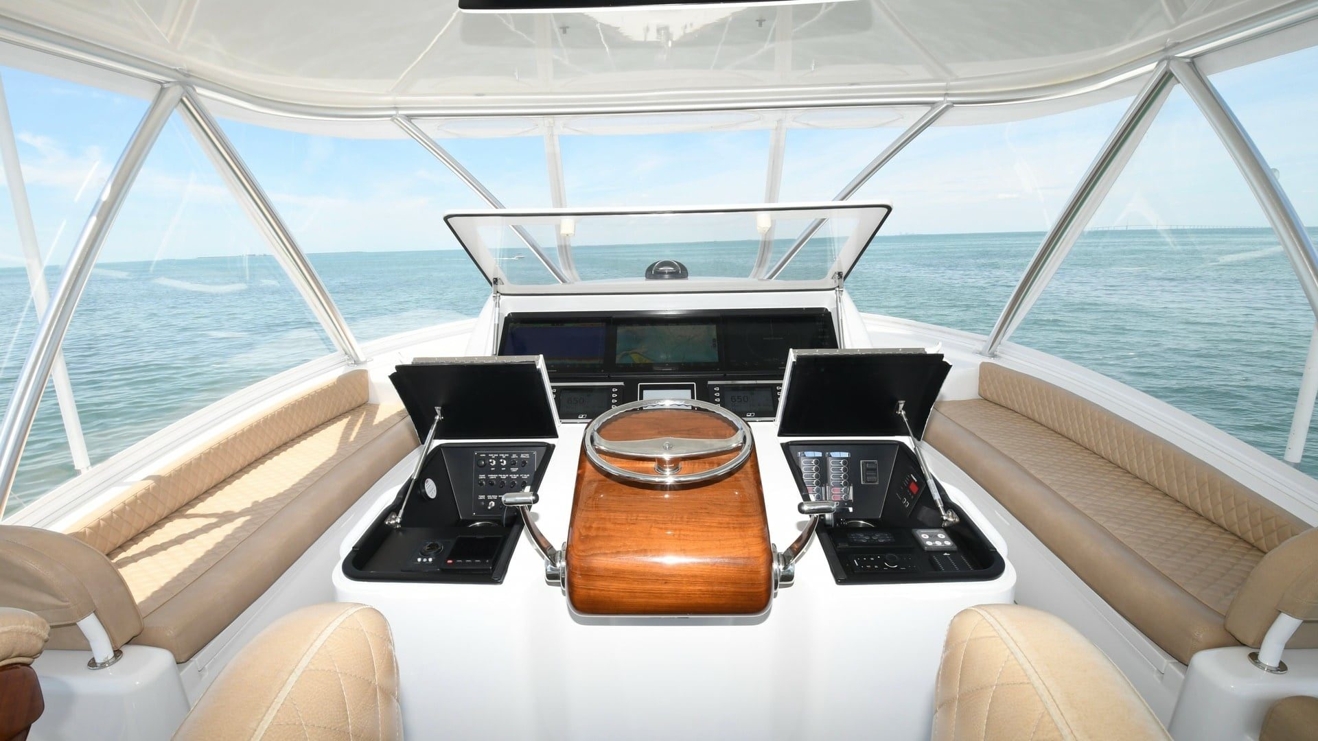 2019 Viking 58 Convertible - photo 2
