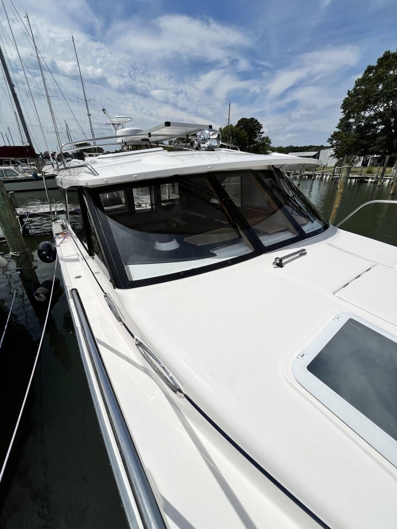 2023 Cutwater 32 Coupe - photo 2