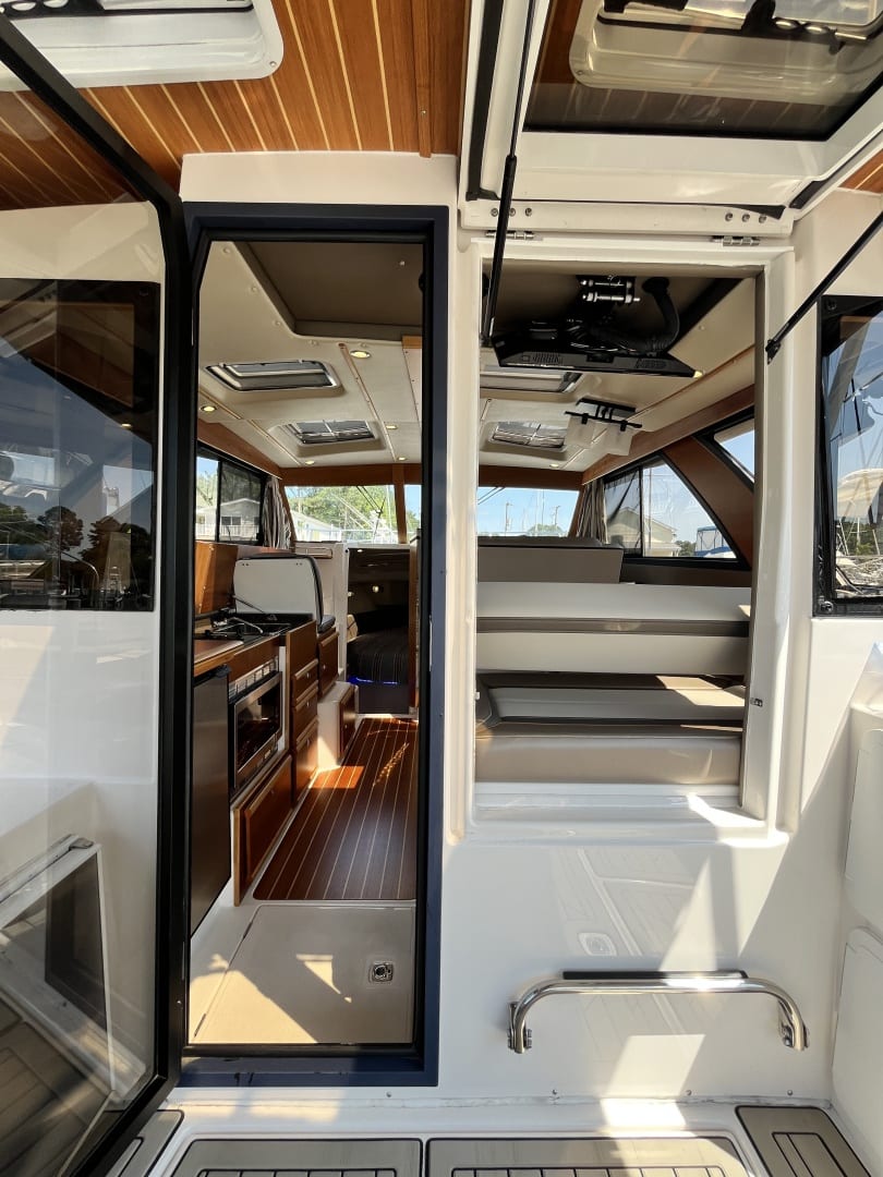2023 Cutwater 32 Coupe - photo 3