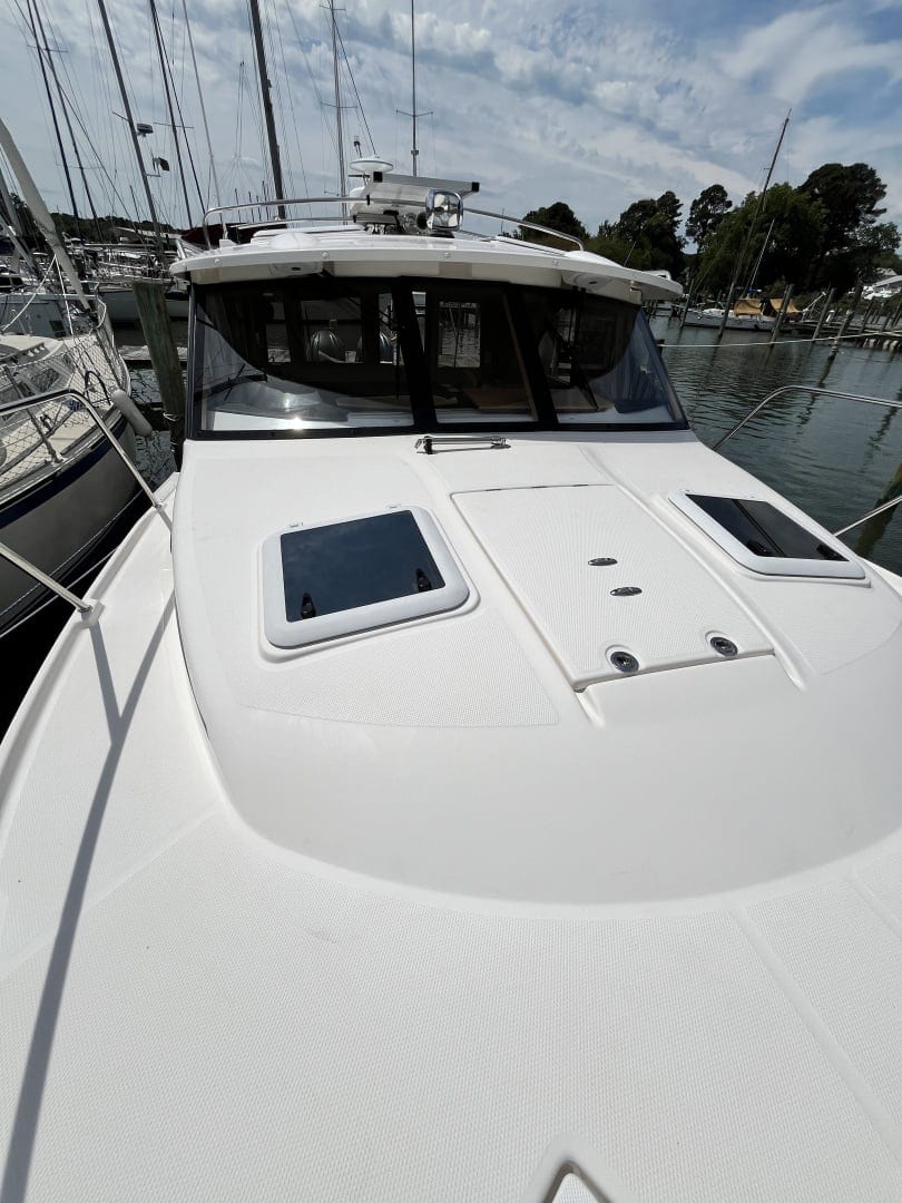 2023 Cutwater 32 Coupe - photo 3
