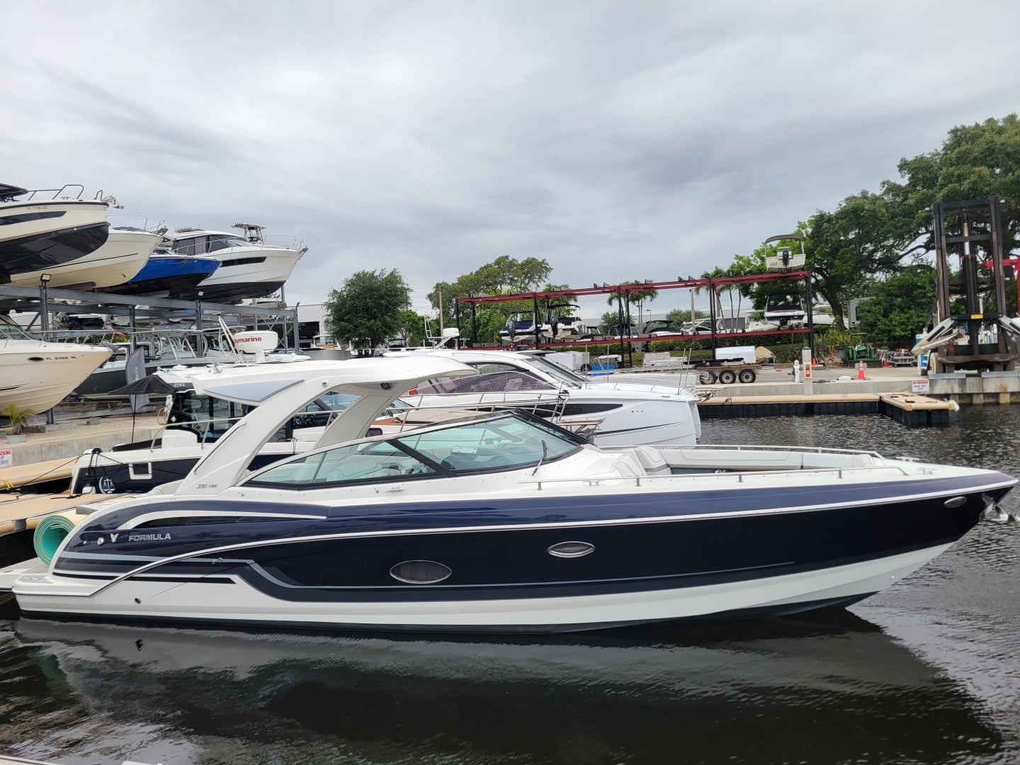 2019 Formula 350 Crossover Bowrider - photo 1