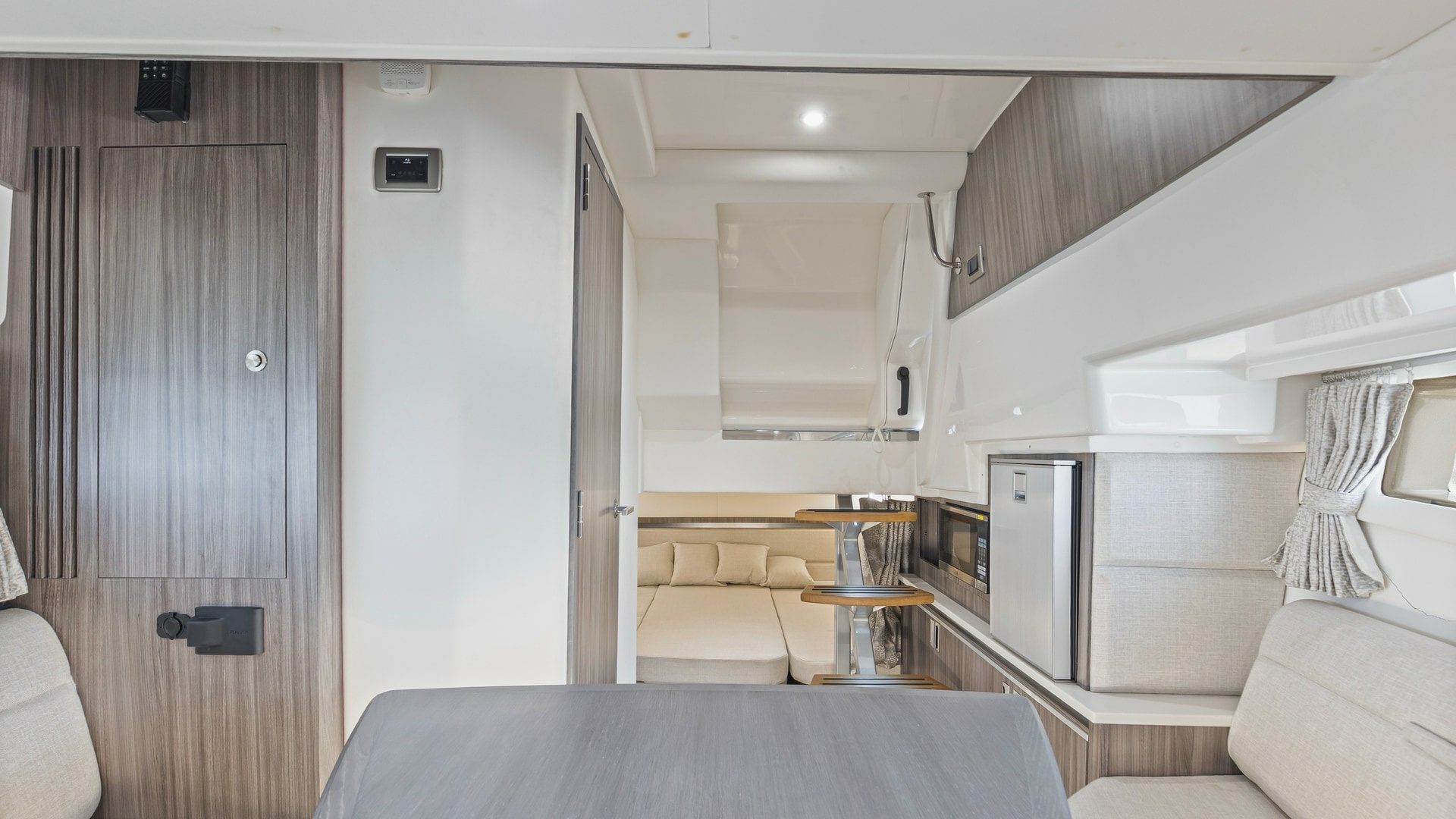 2022 Sea Ray 320 Sundancer OB "Raya Sunshine" - photo 2