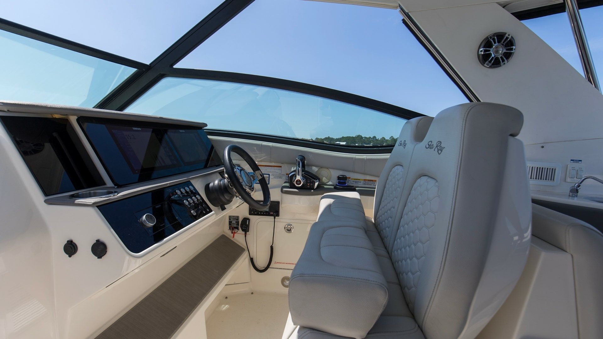 2022 Sea Ray 320 Sundancer OB "Raya Sunshine" - photo 3