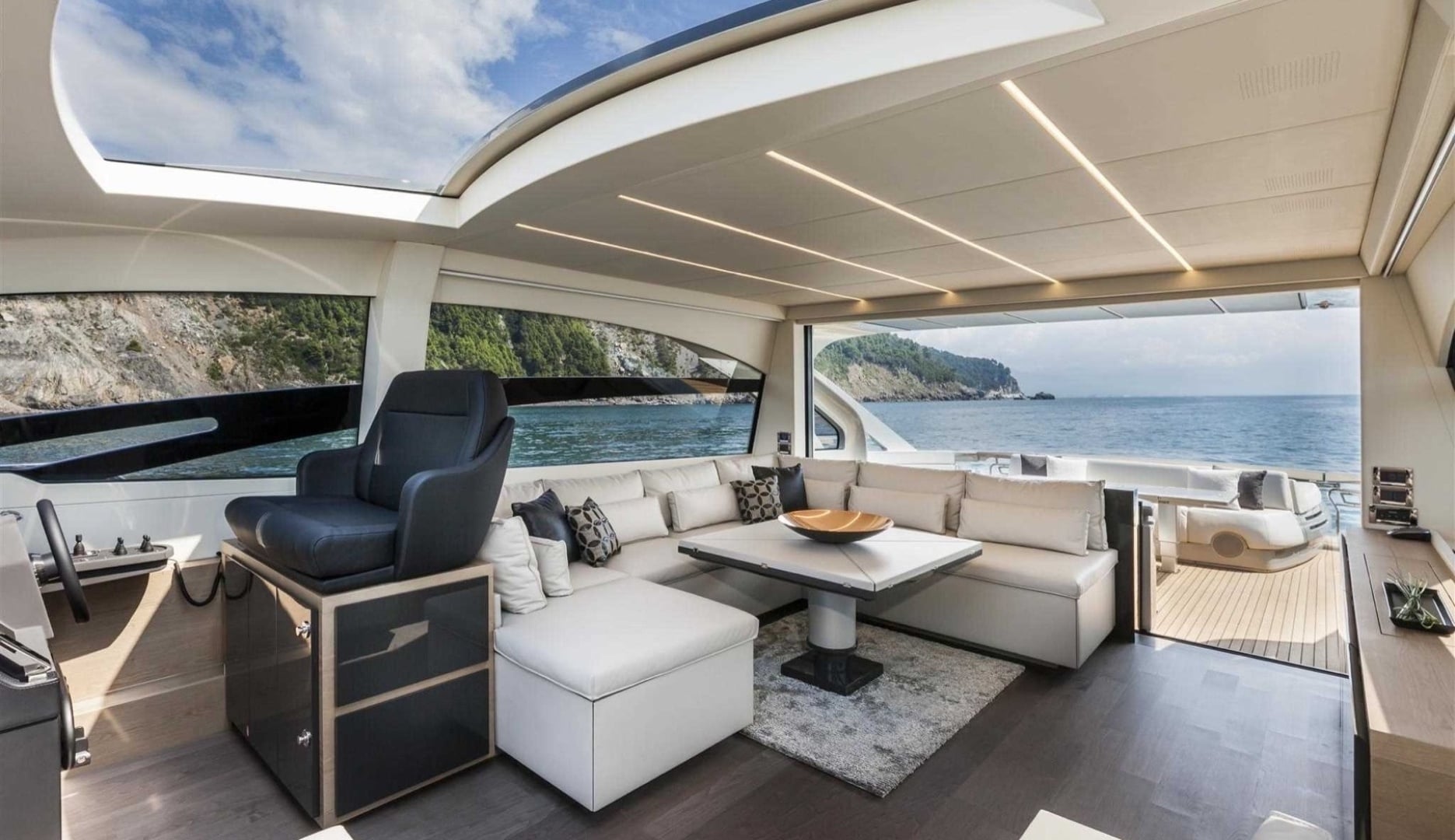 2018 Pershing 70 "2018 Pershing 70" - photo 3