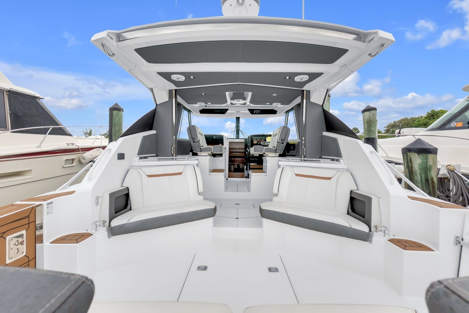 2021 Tiara Yachts 43 LE "FORTY TWO" - photo 3