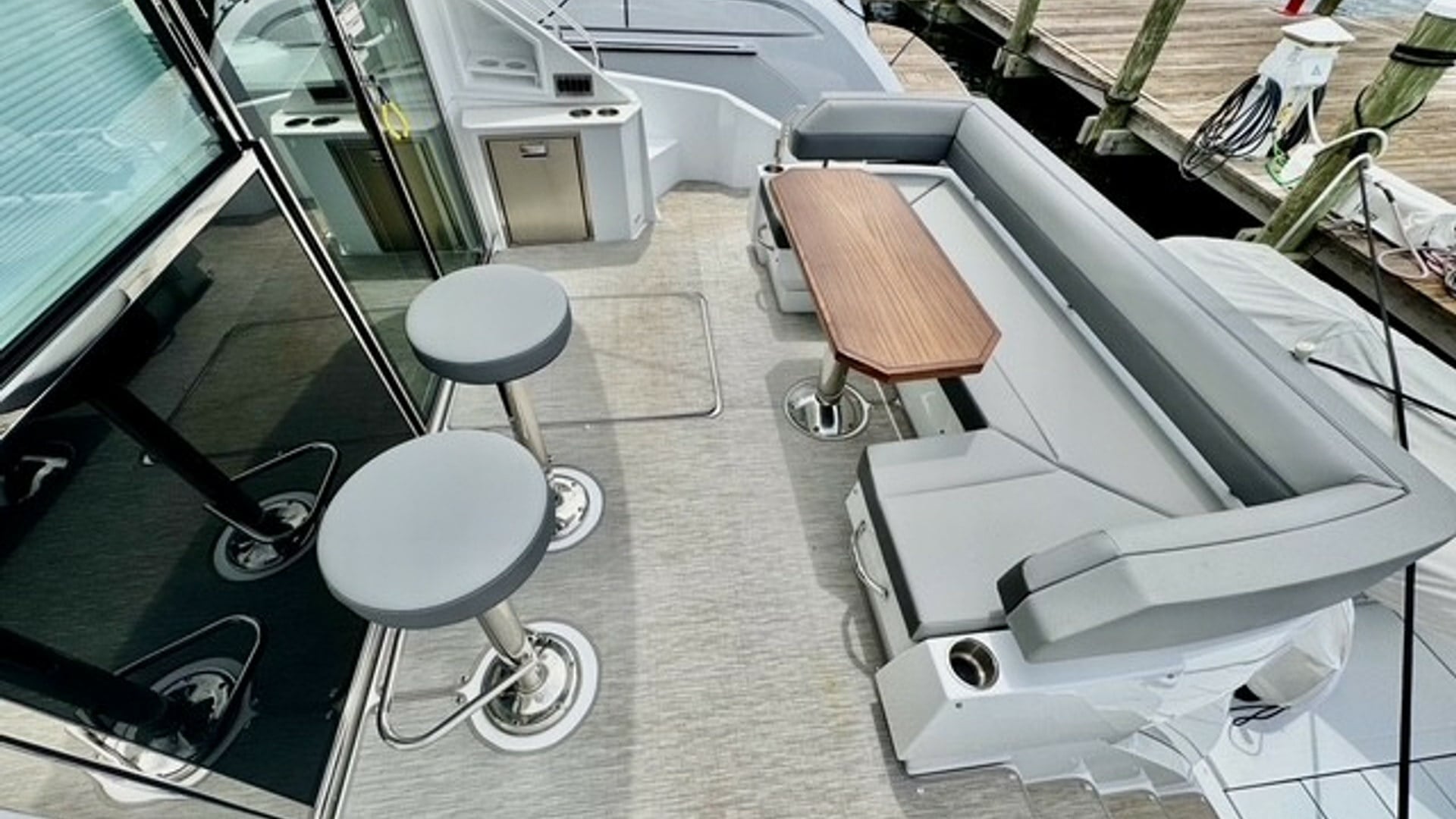 2023 Cruisers Yachts 50 Cantius "Past Time" - photo 3