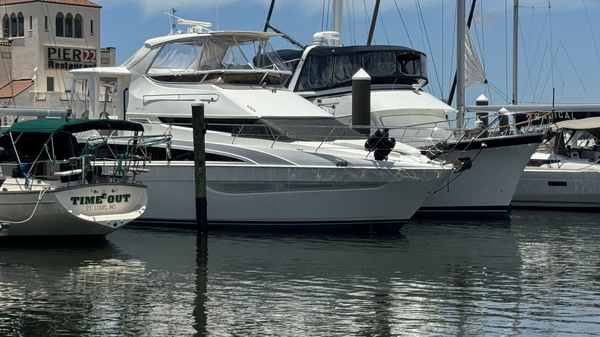 2007 Carver 47 Cockpit Motor Yacht "Splash & Dash" - photo 1