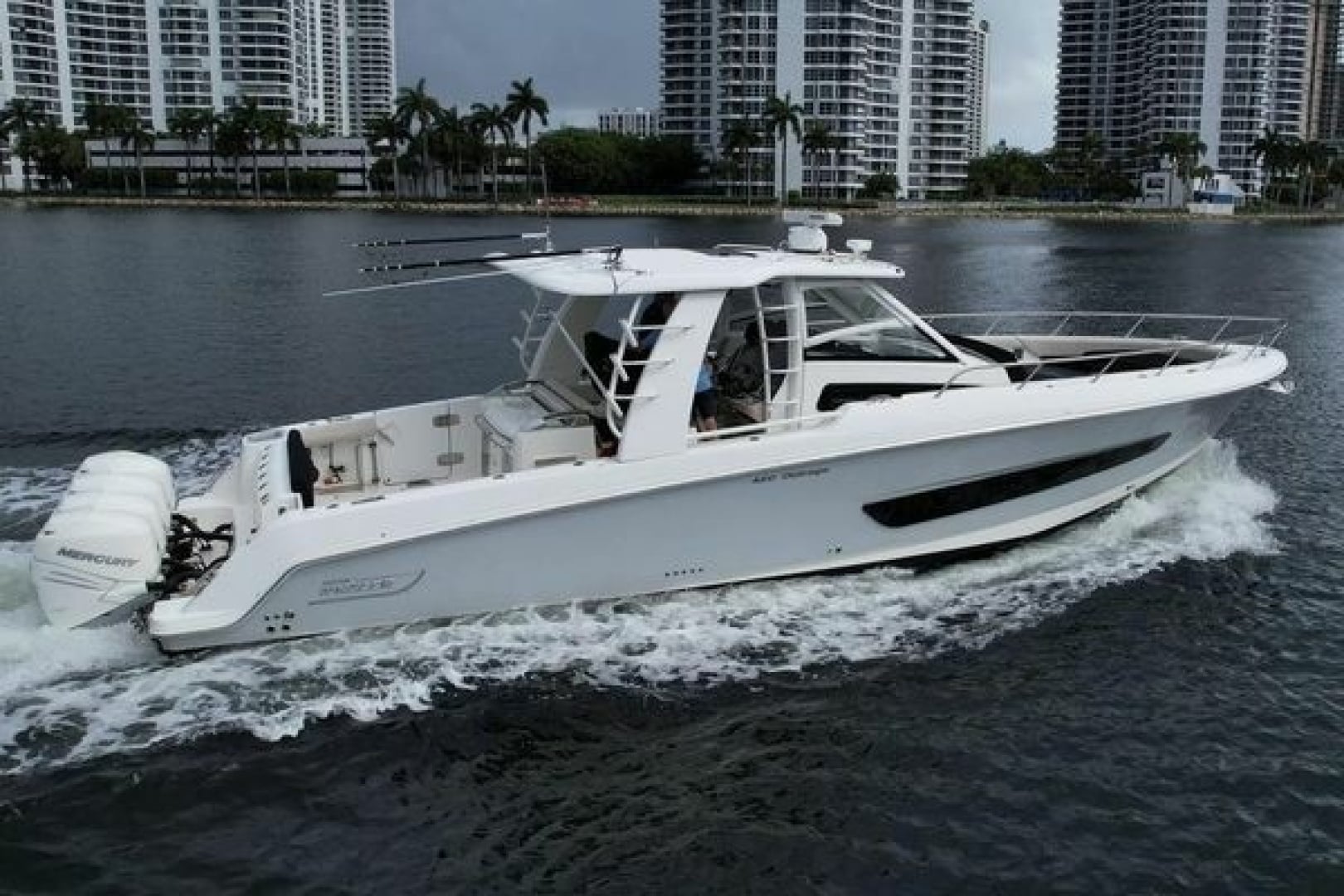 2020 Boston Whaler 420 Outrage - photo 2