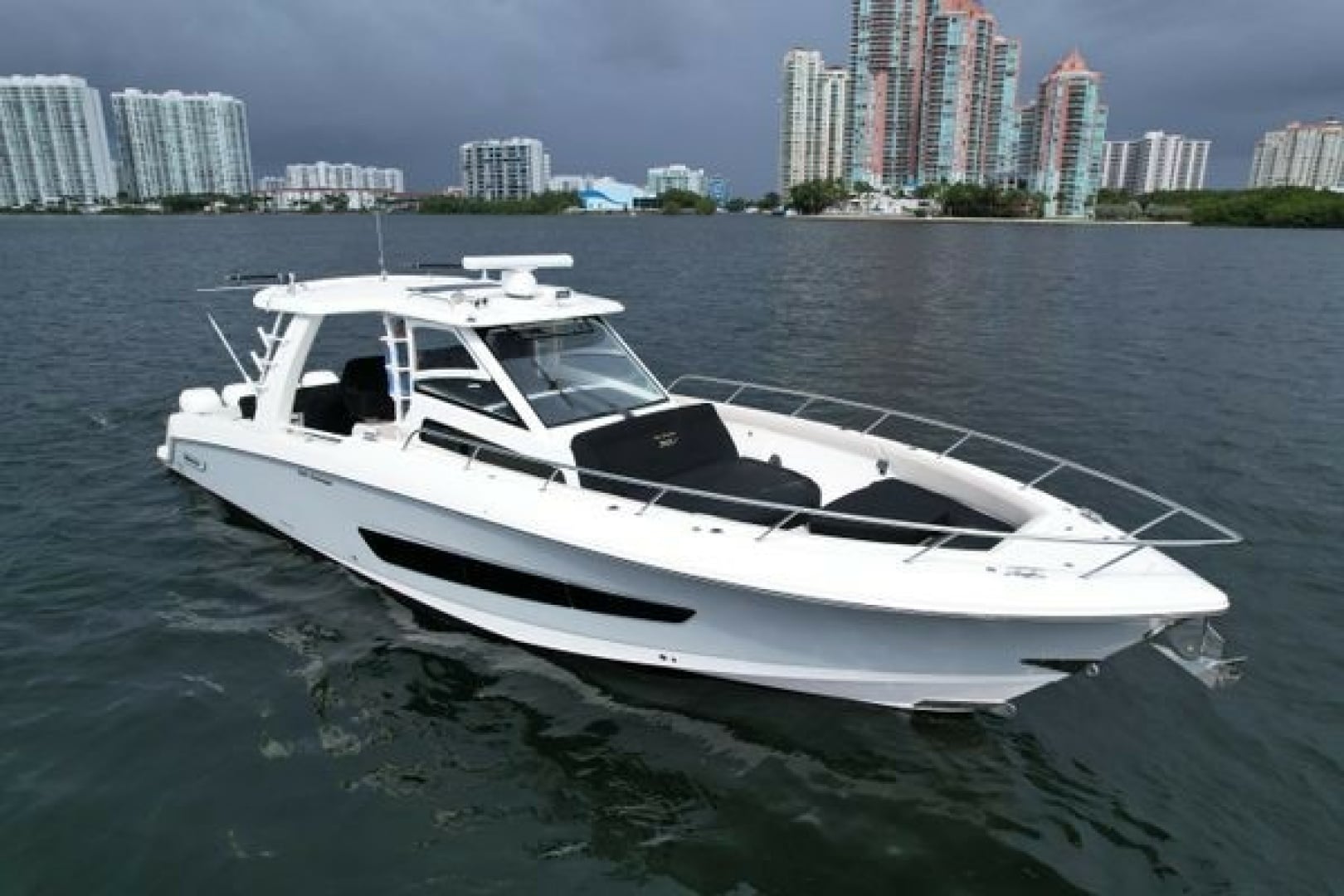 2020 Boston Whaler 420 Outrage - photo 1