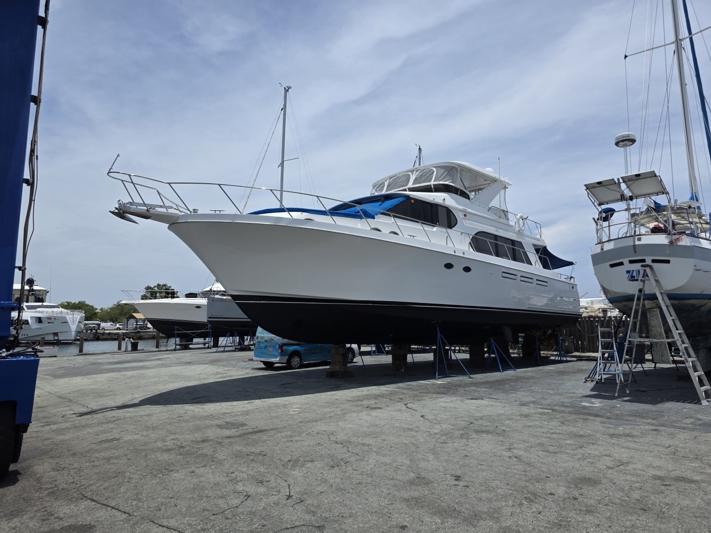 2000 Ocean Alexander 60 Trawler - photo 2
