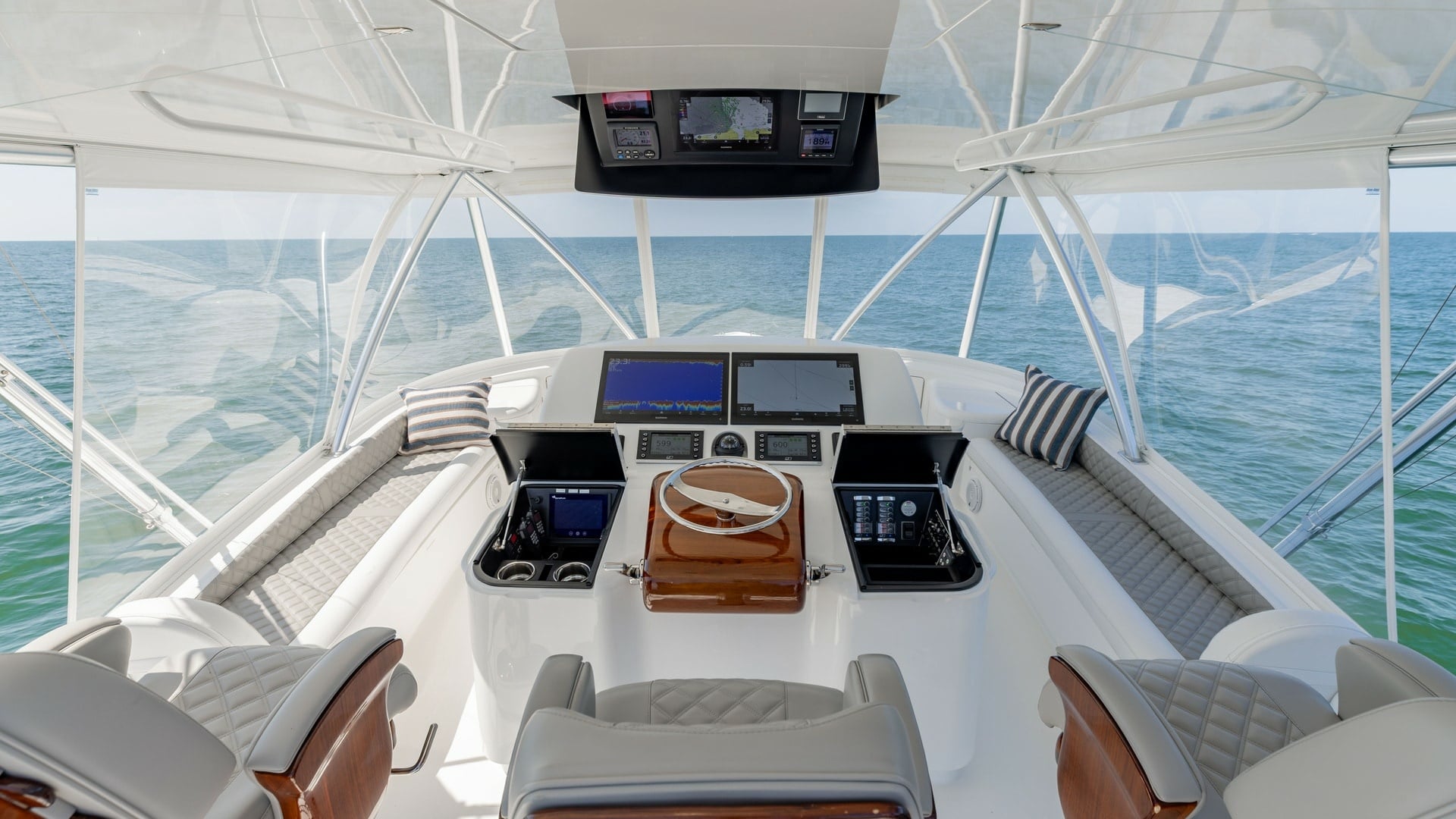 2020 Viking 62 Convertible "Blue Water" - photo 2
