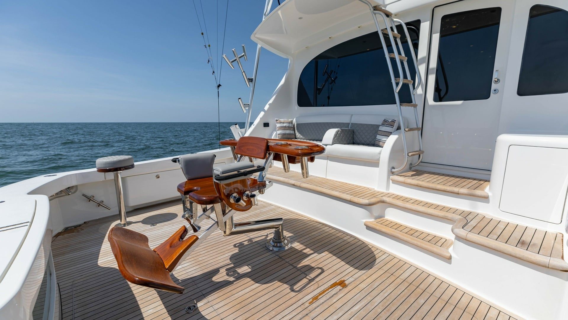 2020 Viking 62 Convertible "Blue Water" - photo 3