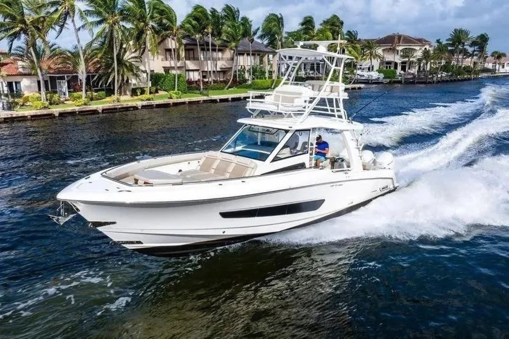 2022 Boston Whaler - photo 2