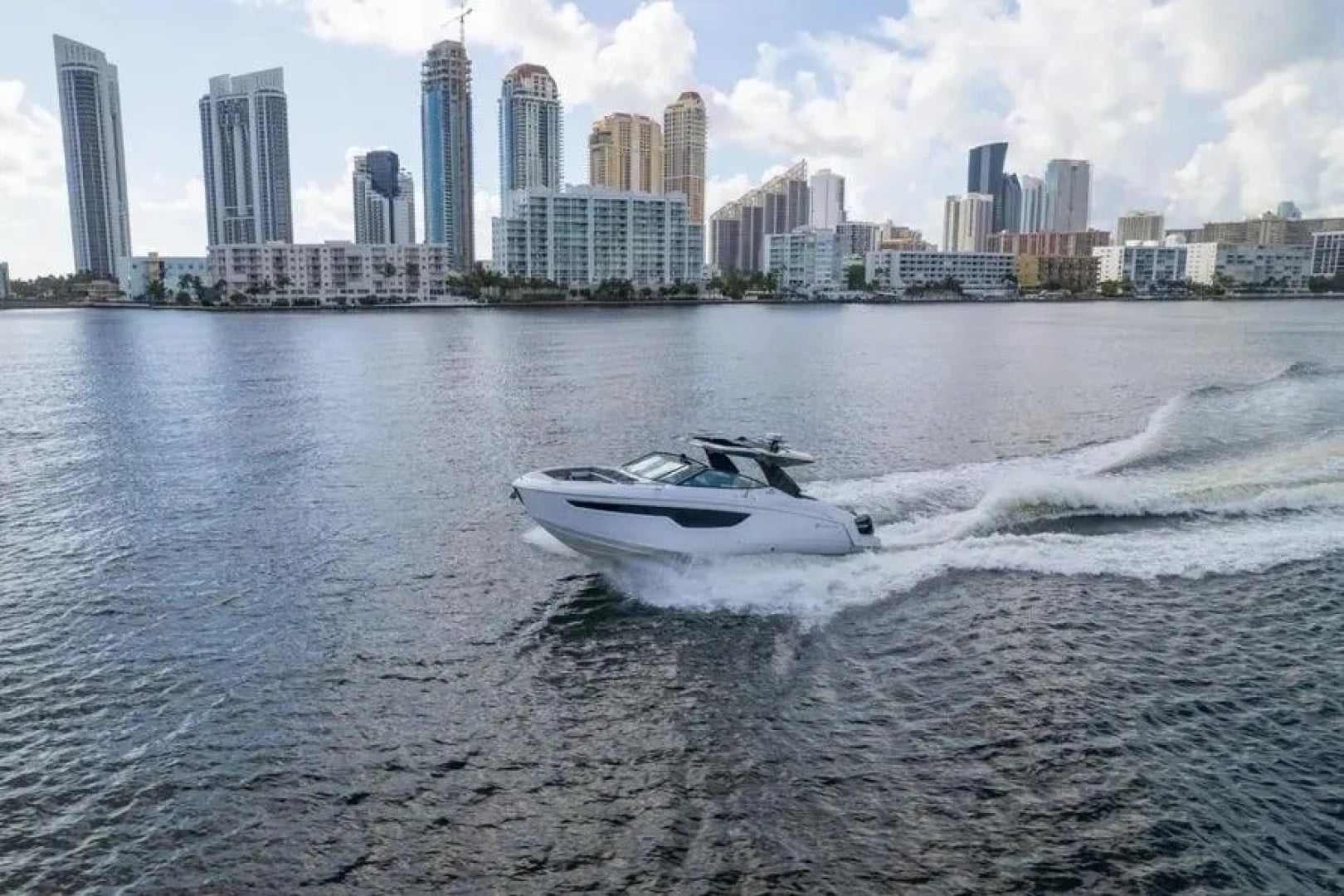 2021 Cruisers Yachts - photo 2