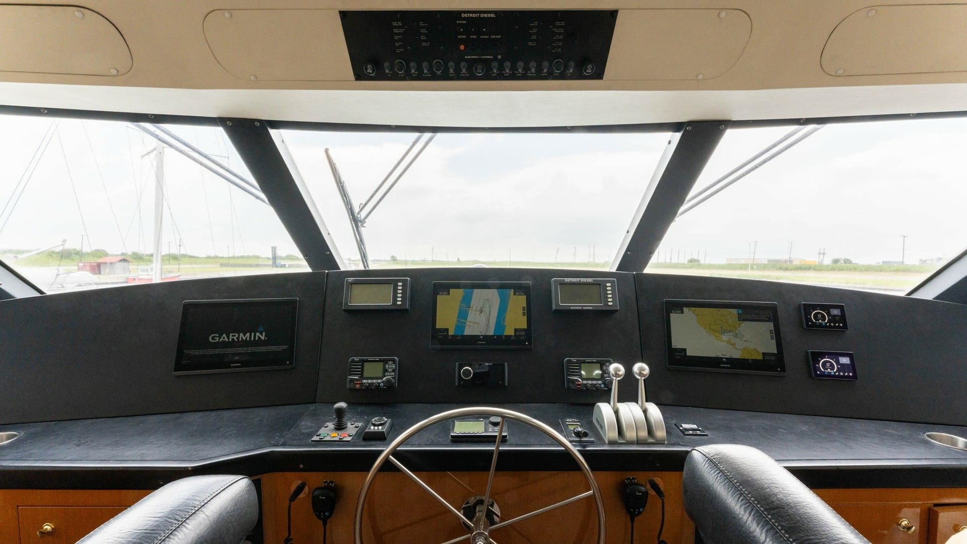 2001 Viking 65 Enclosed Bridge "Donna Maria" - photo 2