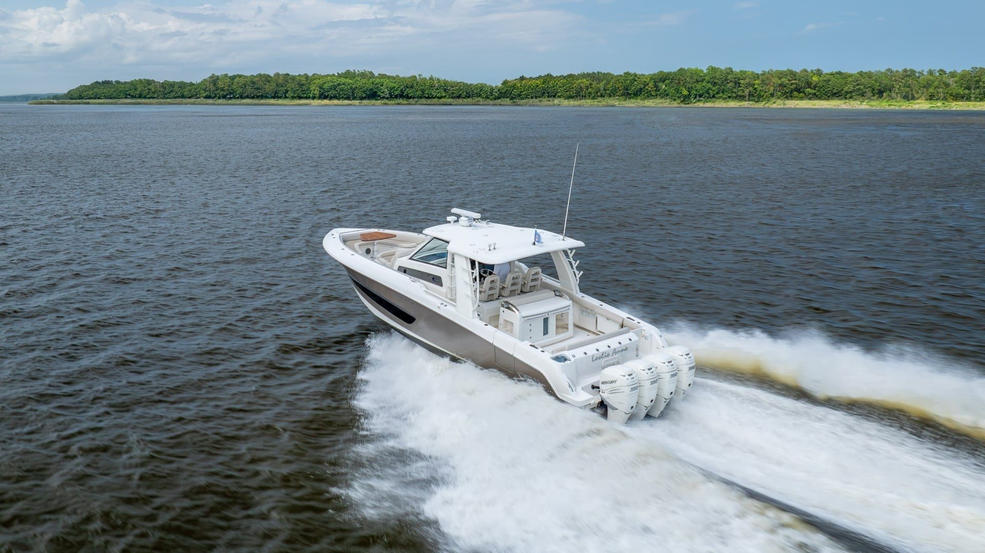 2017 Boston Whaler 420 Outrage "Leslie Ann" - photo 3