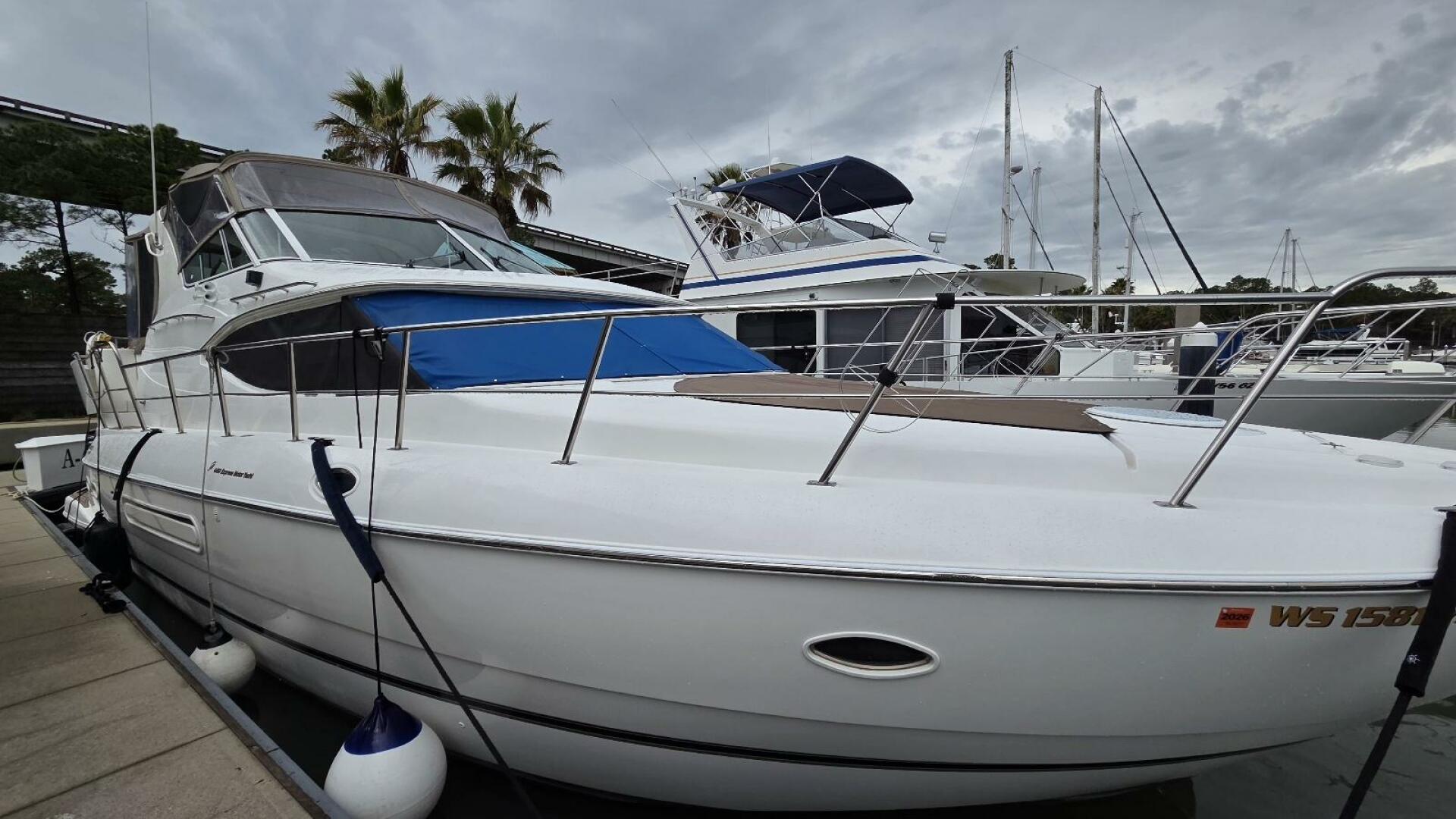 2000 Cruisers Yachts 4450 Express Motor Yacht "Always Friday" - photo 2