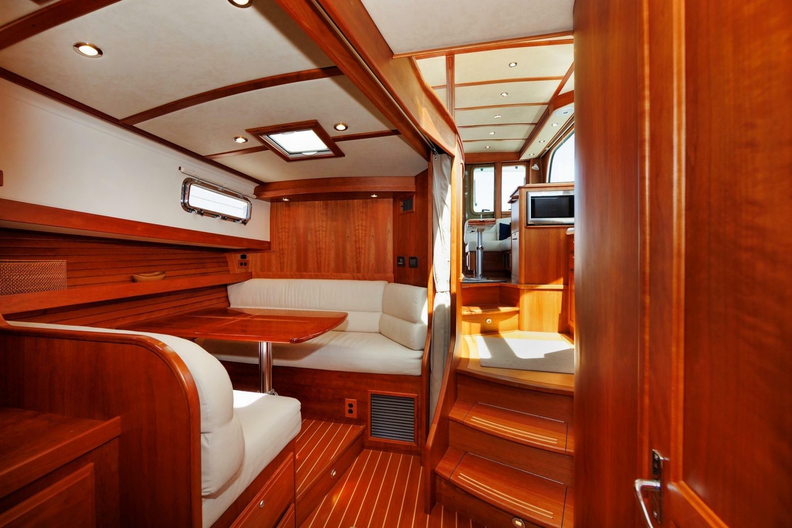 2016 Sabre 42 Fly Bridge Sedan "Zanner" - photo 3