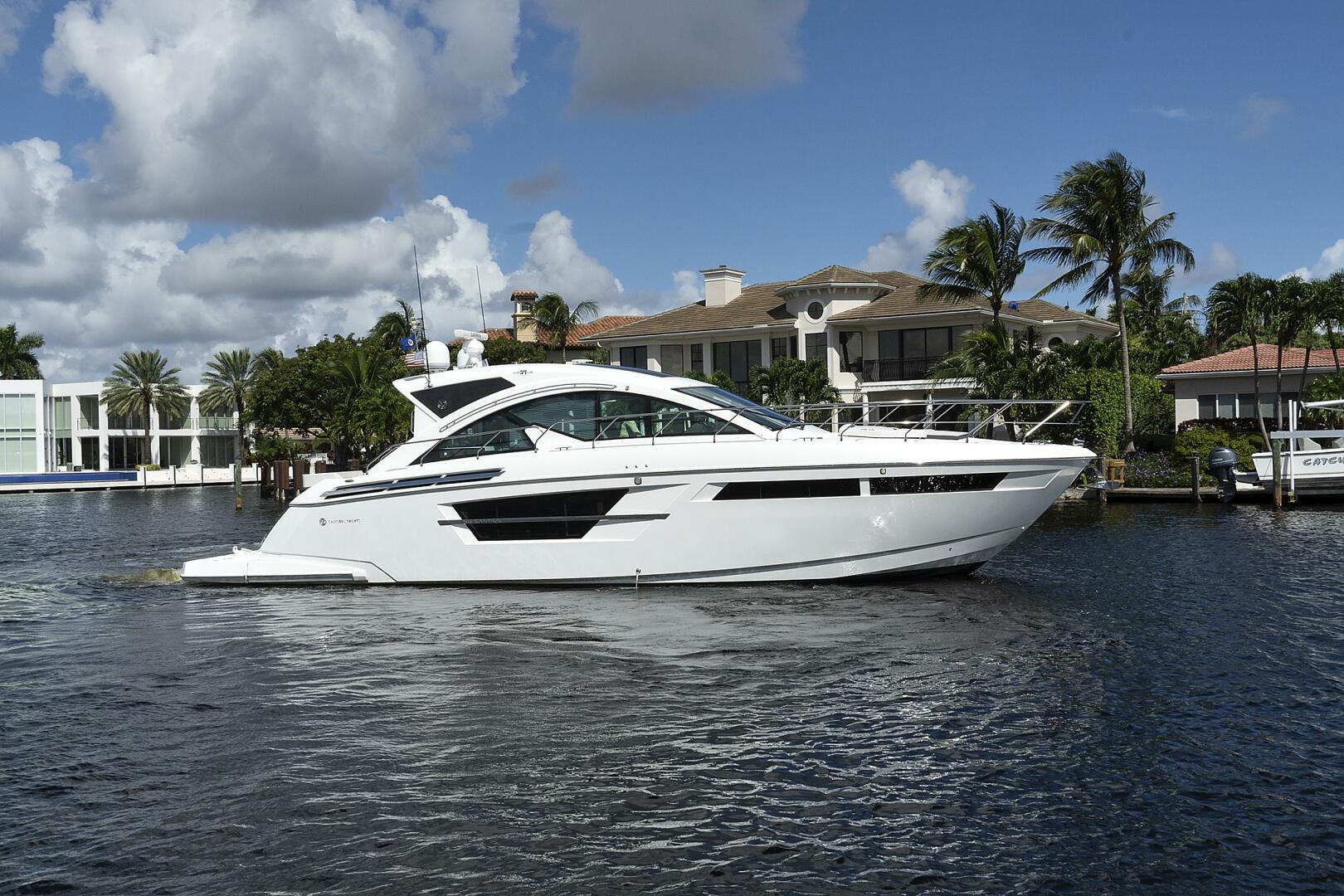 2019 Cruisers Yachts 54 Cantius "Catch Me" - photo 3