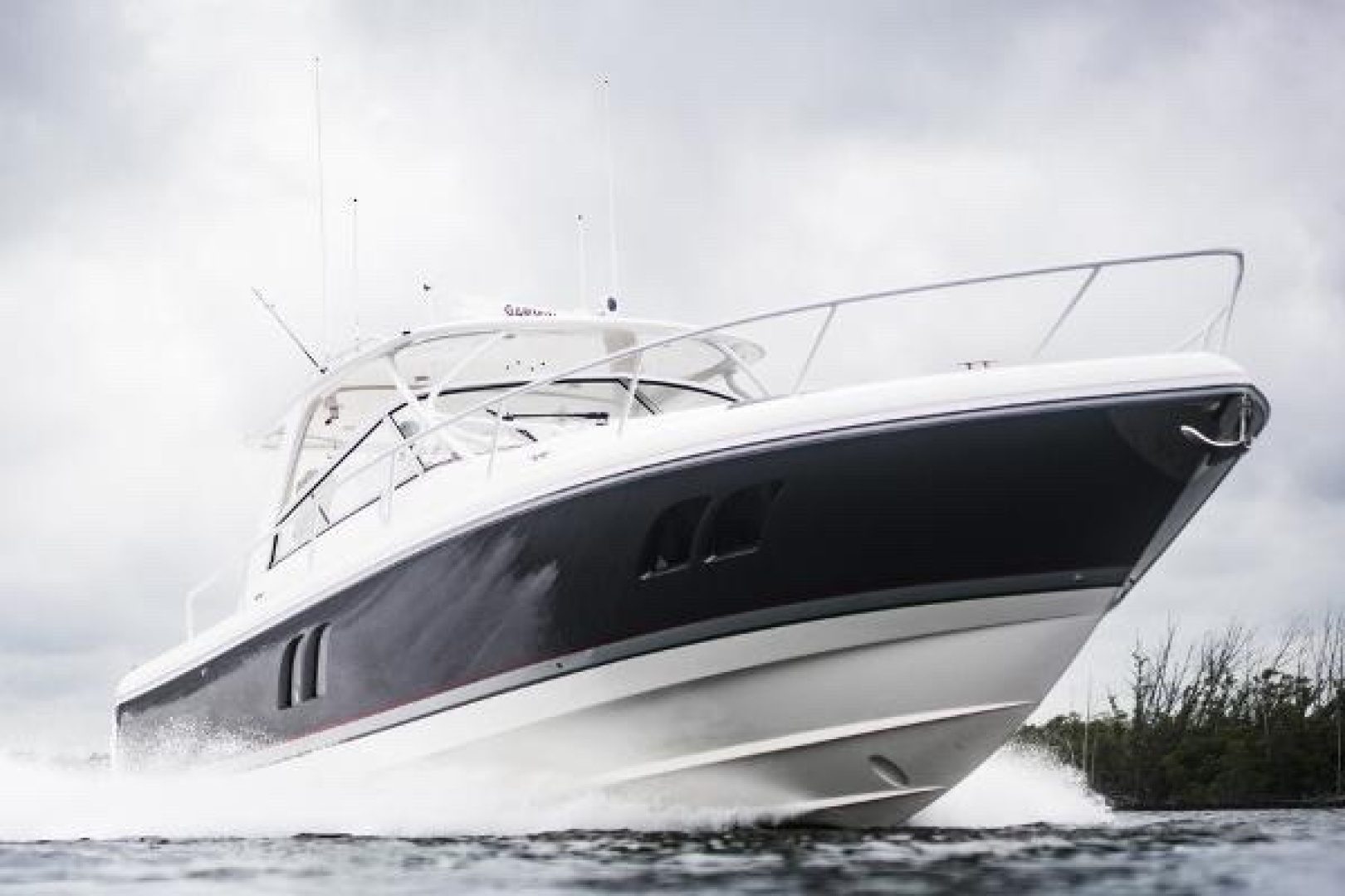 2019 Intrepid 475 Sport Yacht "LUMA IV" - photo 3
