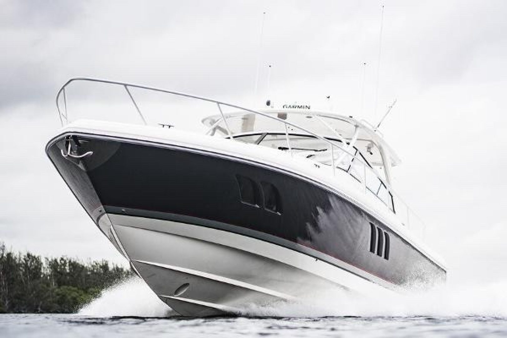 2019 Intrepid 475 Sport Yacht "LUMA IV" - photo 2