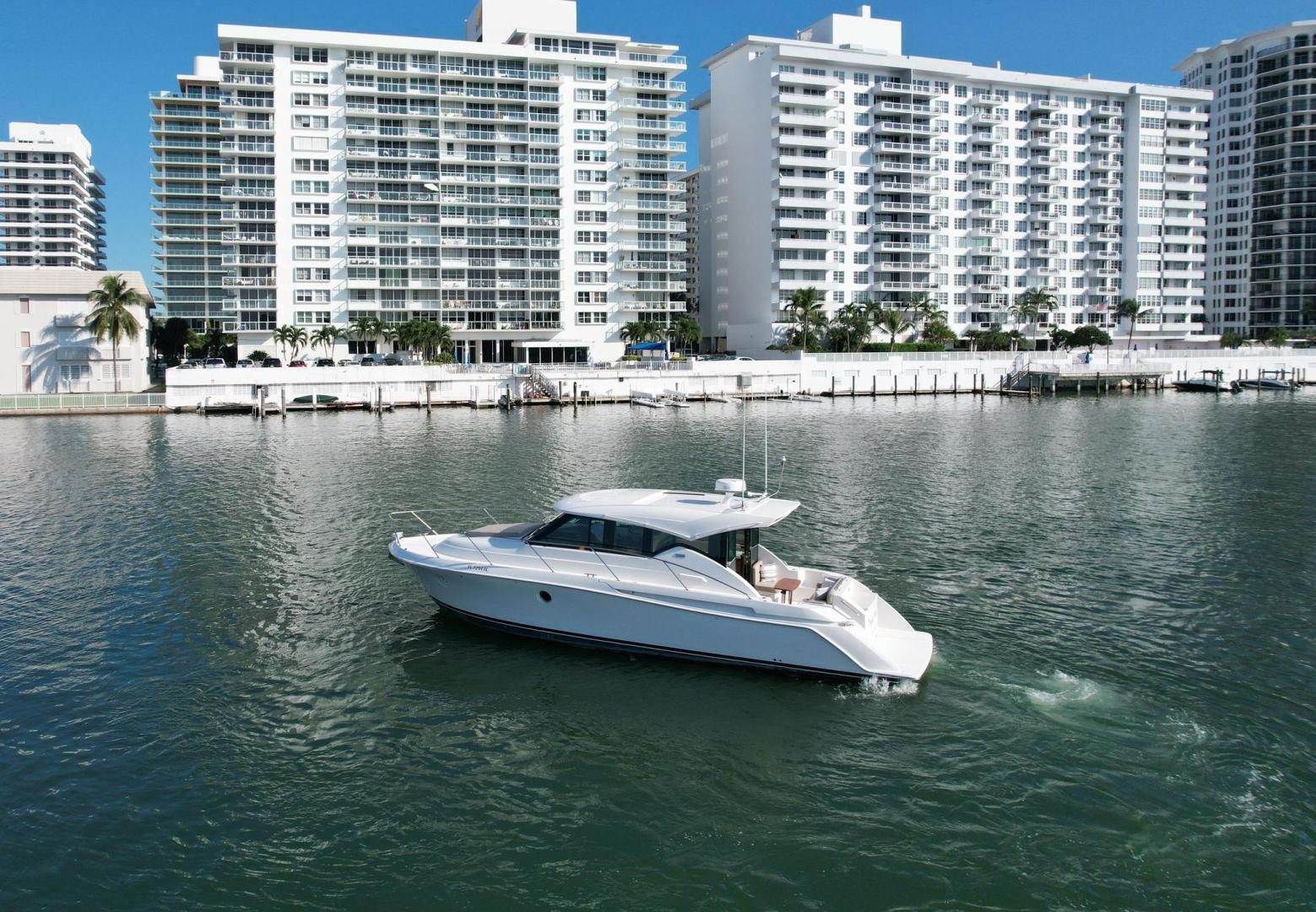 2018 Tiara Yachts 39 Coupe "Triple Threat" - photo 3
