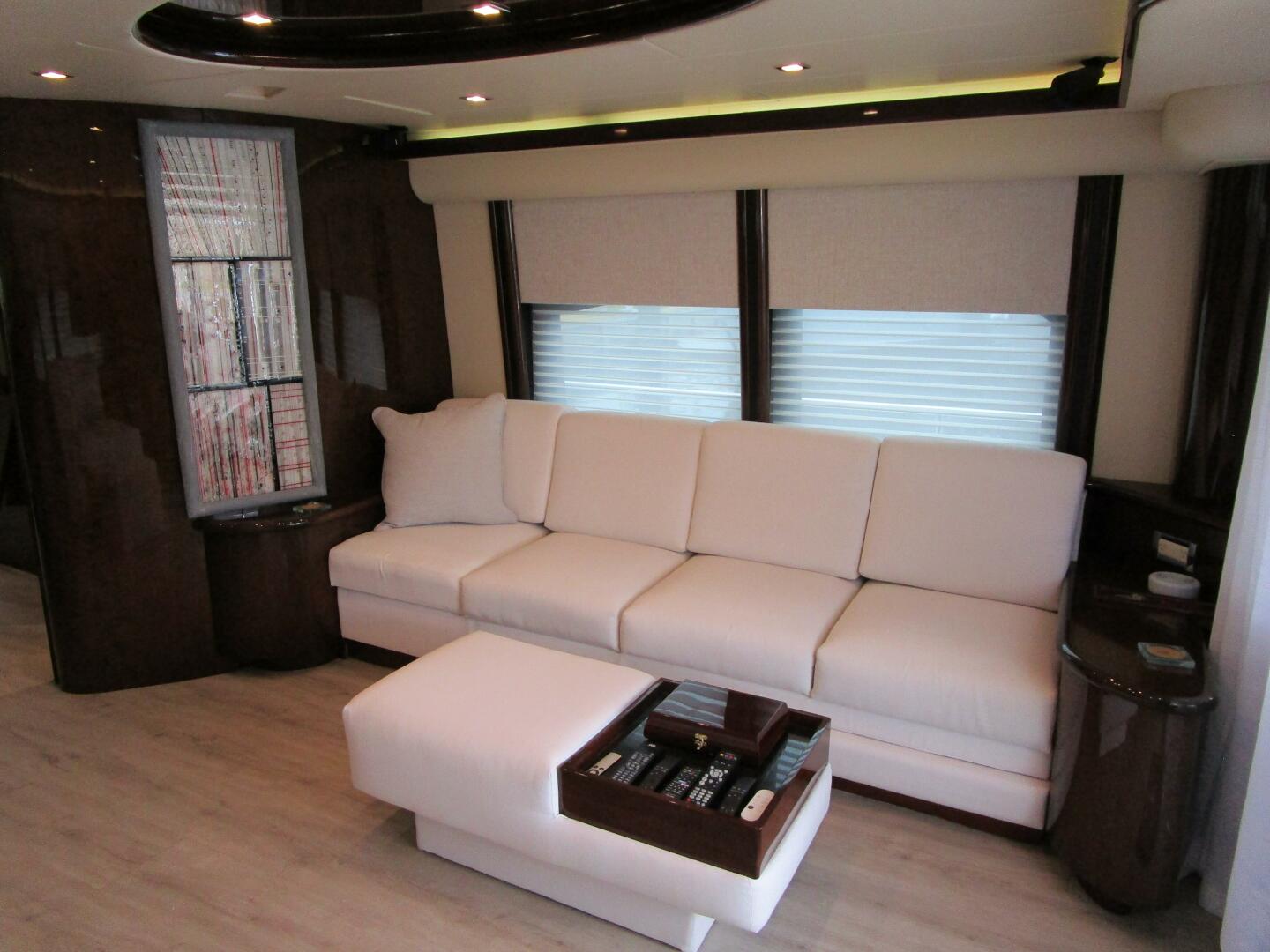2005 Neptunus Enclosed Skylounge "SHORE GIRL" - photo 3