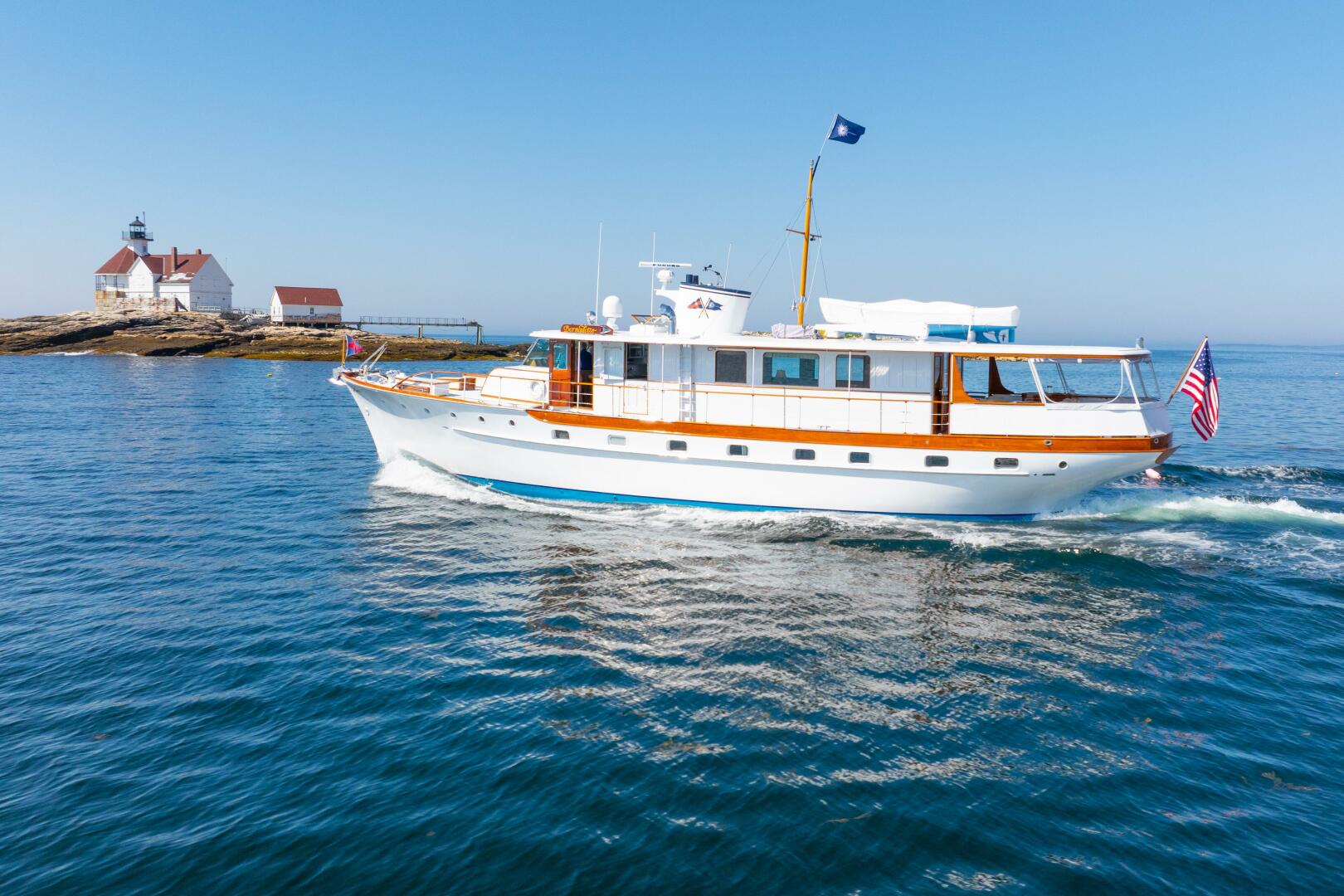 1958 Trumpy Fantail Houseboat "BERNADETTE" - photo 3
