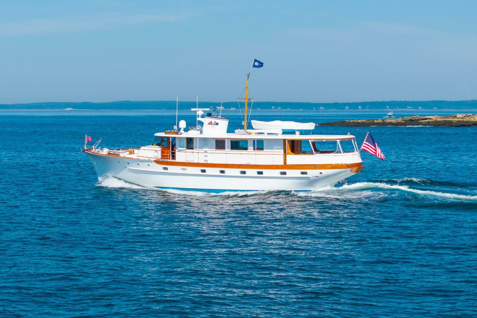 1958 Trumpy Fantail Houseboat "BERNADETTE" - photo 2