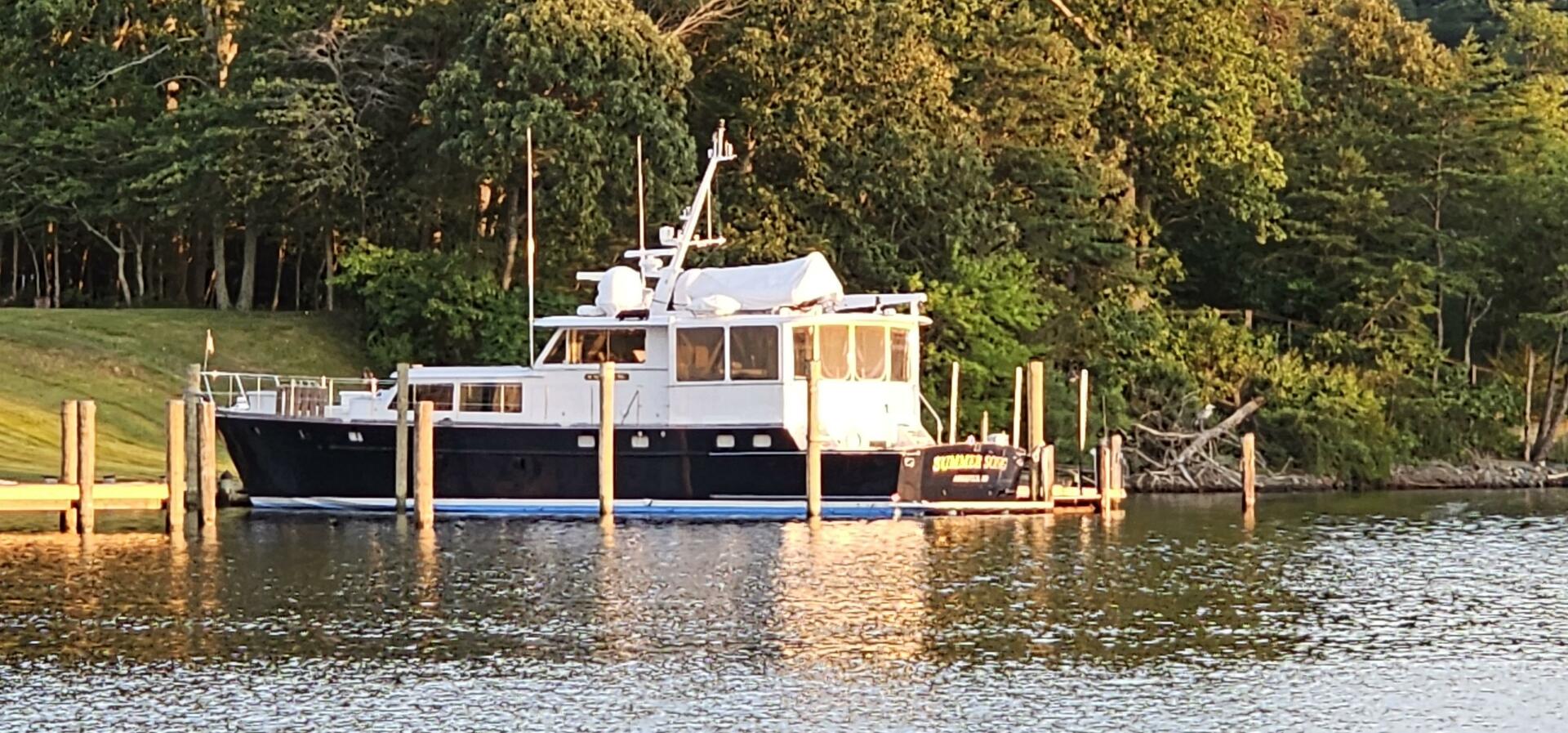 1969 Derecktor Hunt Motor Yacht "Summer Song" - photo 1