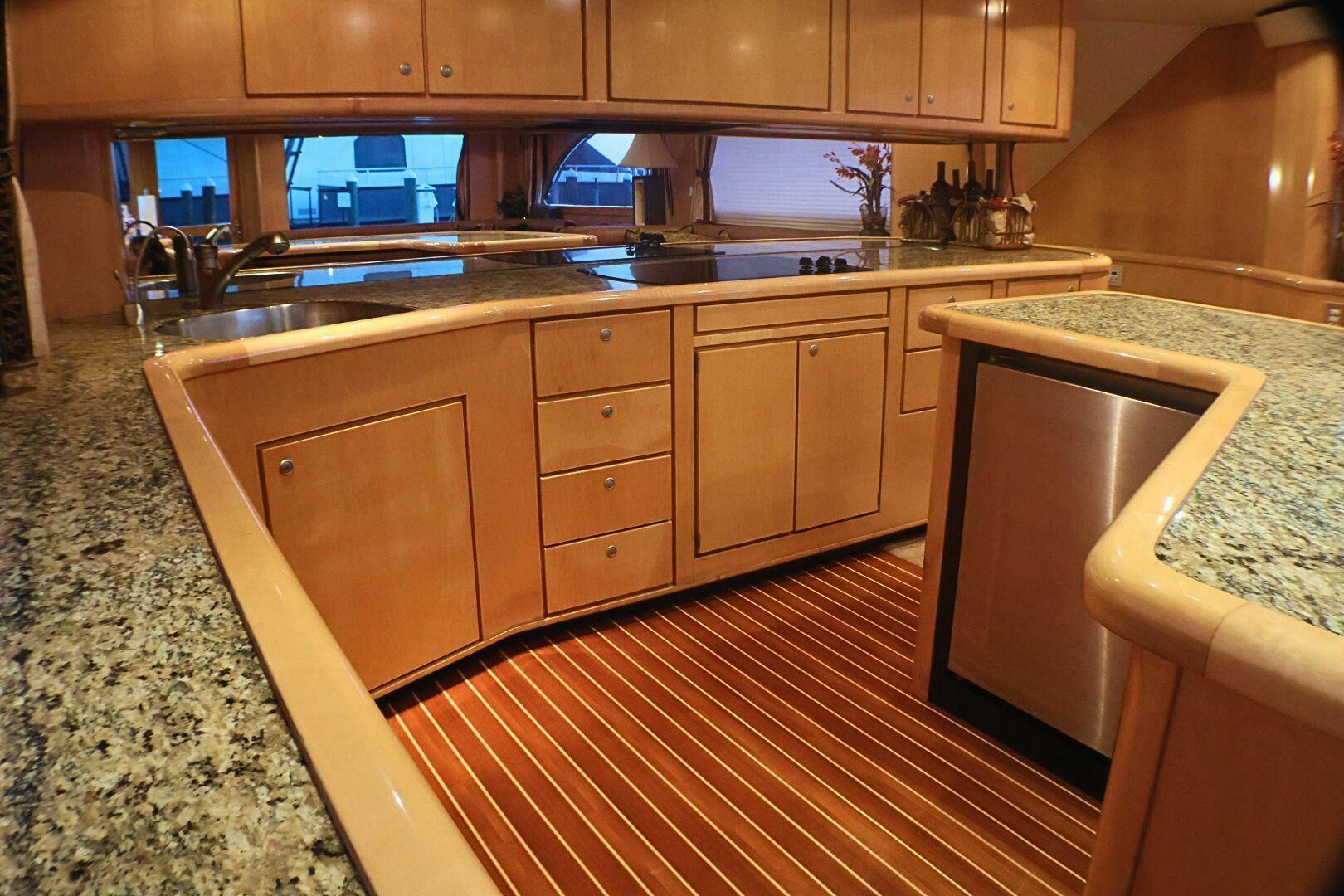 2001 Donzi 73 Sport Yacht - photo 2