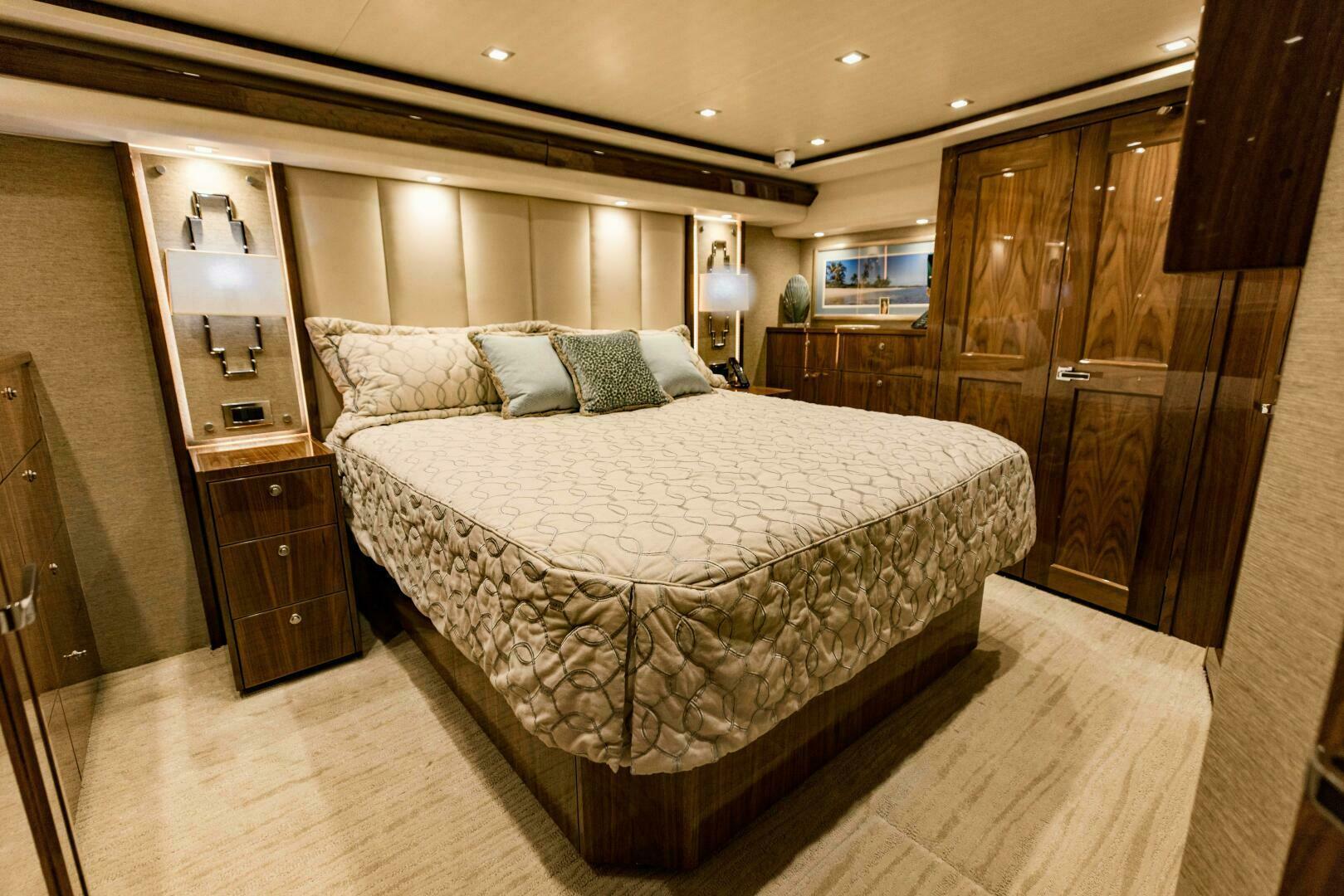 2020 Viking 72 Enclosed Bridge "Sari Victoria" - photo 3