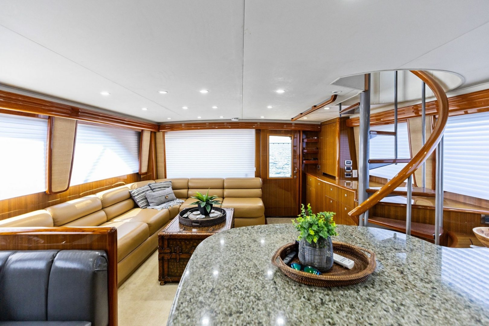 2008 Viking 68 Skybridge "Liquid Apple" - photo 1