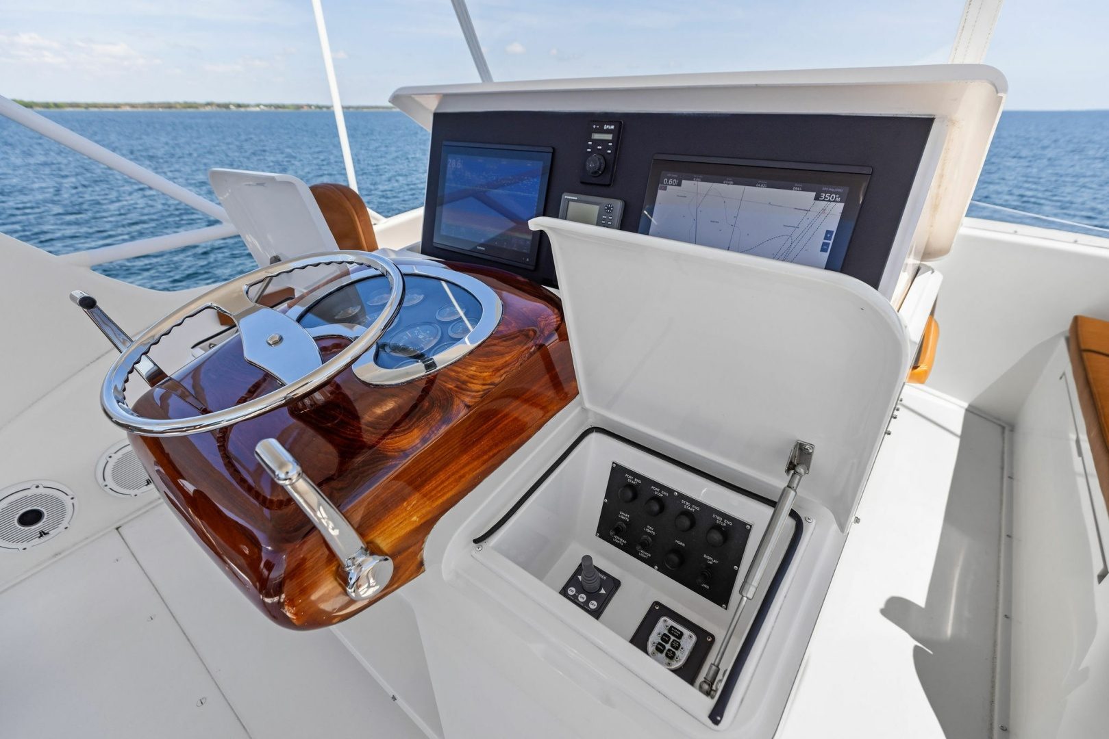 2008 Viking 68 Skybridge "Liquid Apple" - photo 3
