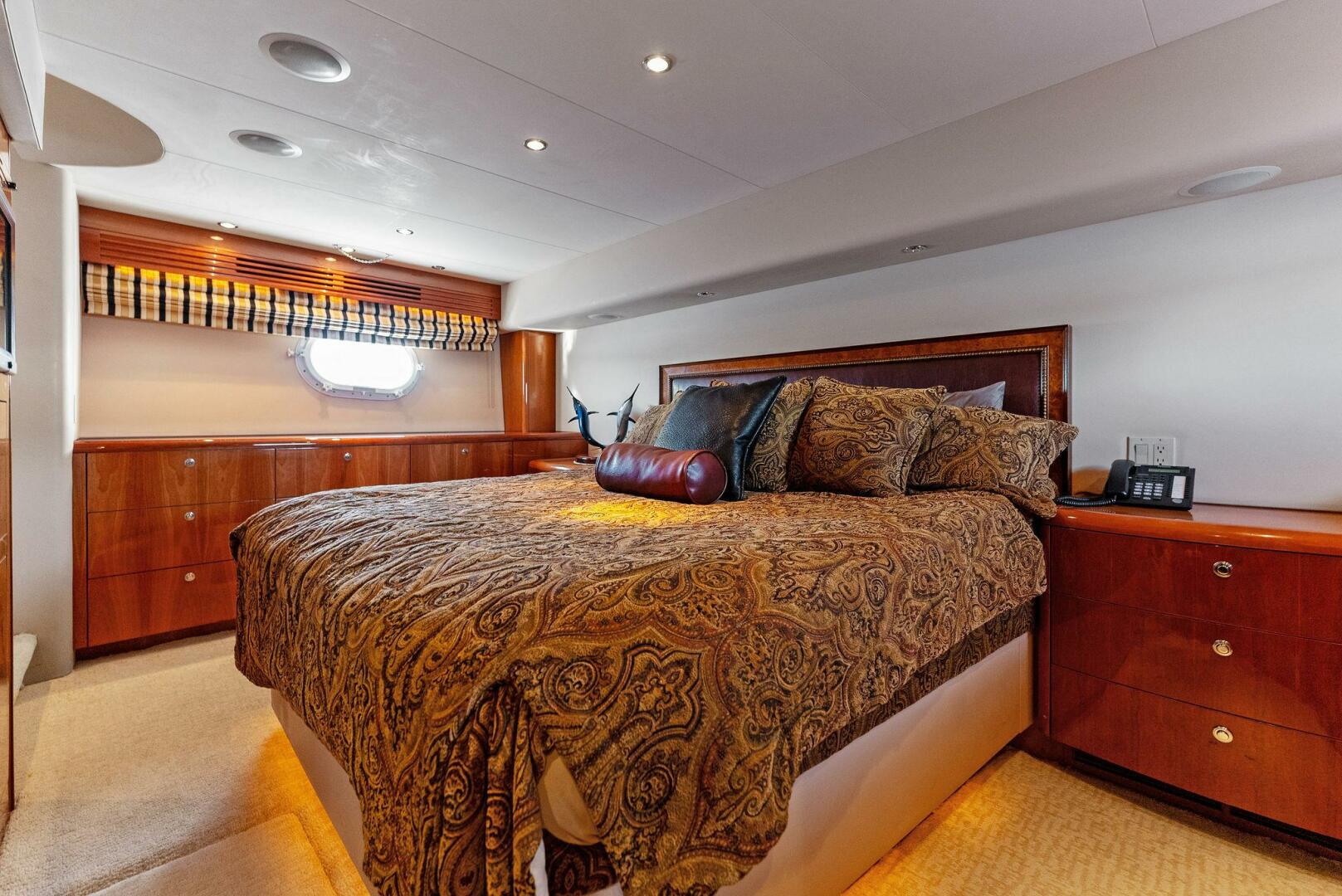 2007 Hatteras 64 Convertible "CHUPACABRA" - photo 3