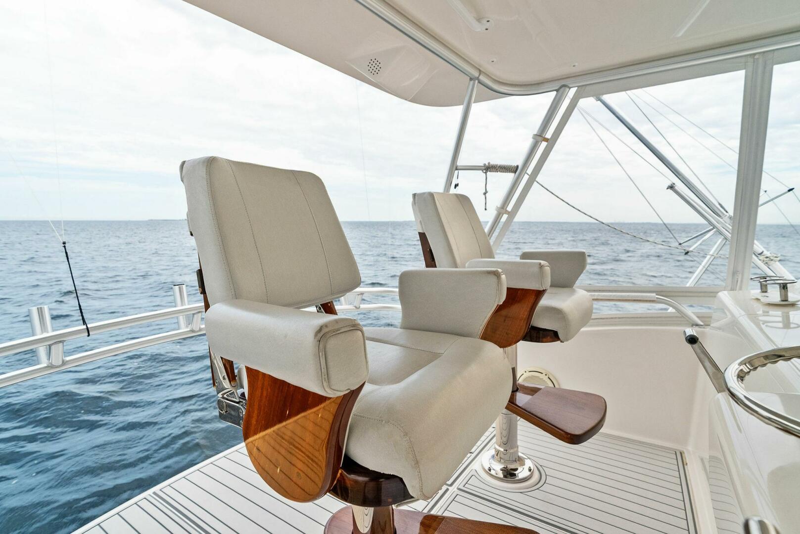2006 Viking 61 Convertible "Knot On Call" - photo 2