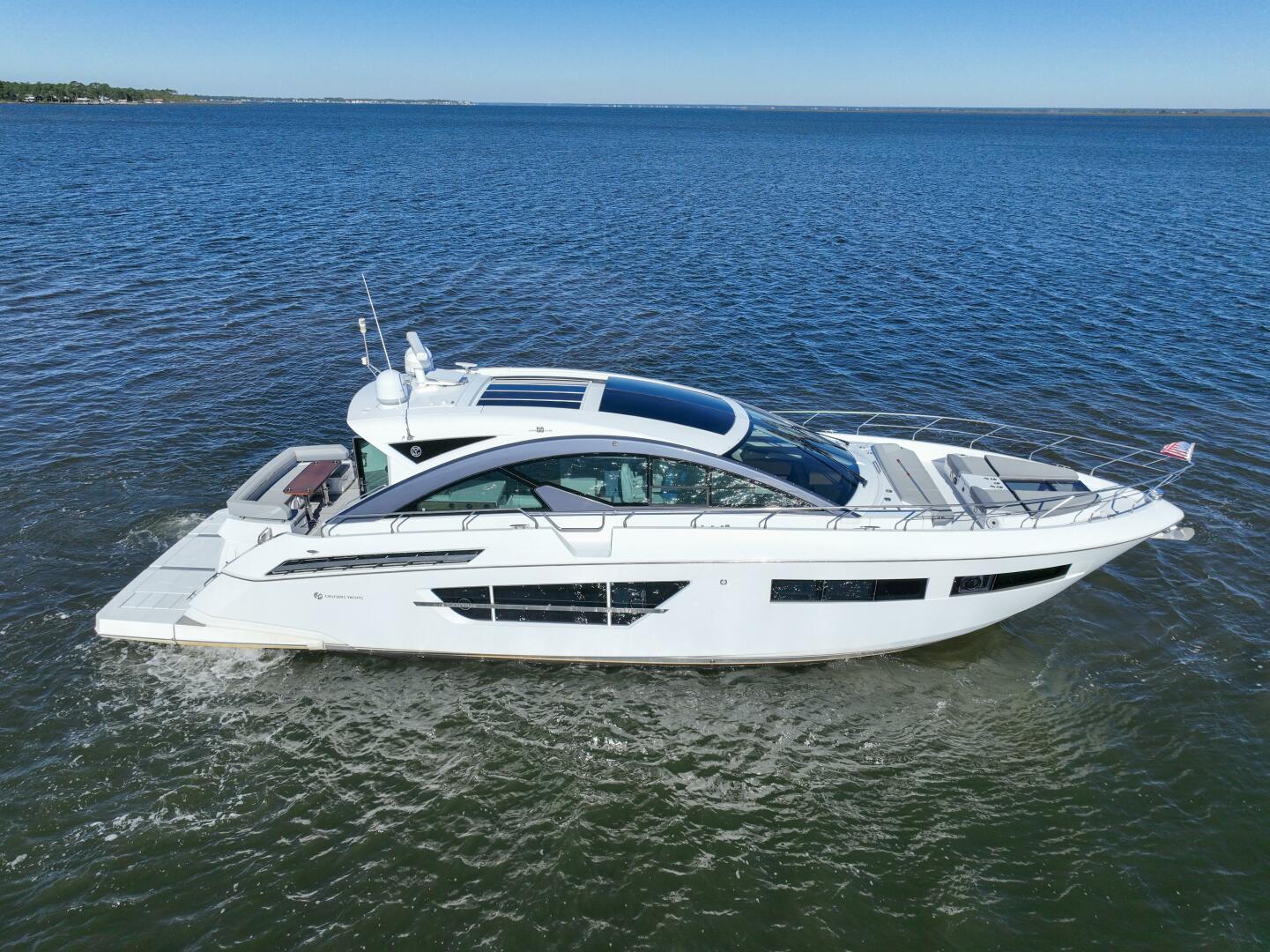 2020 Cruisers Yachts 60 Cantius "Harper Bell" - photo 1